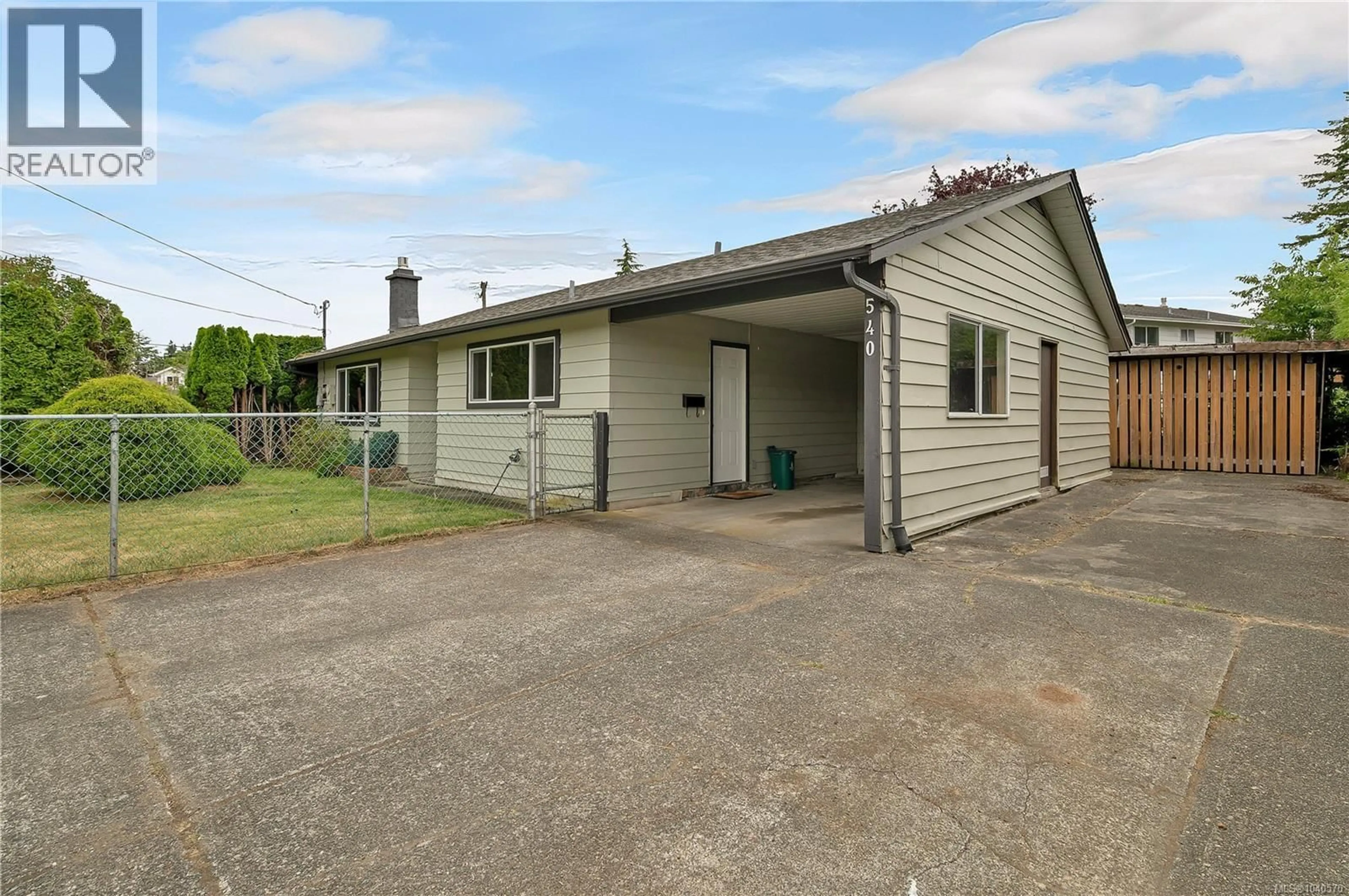 A pic from outside/outdoor area/front of a property/back of a property/a pic from drone, street for 540 HOLM ROAD, Campbell River British Columbia V9W1W4