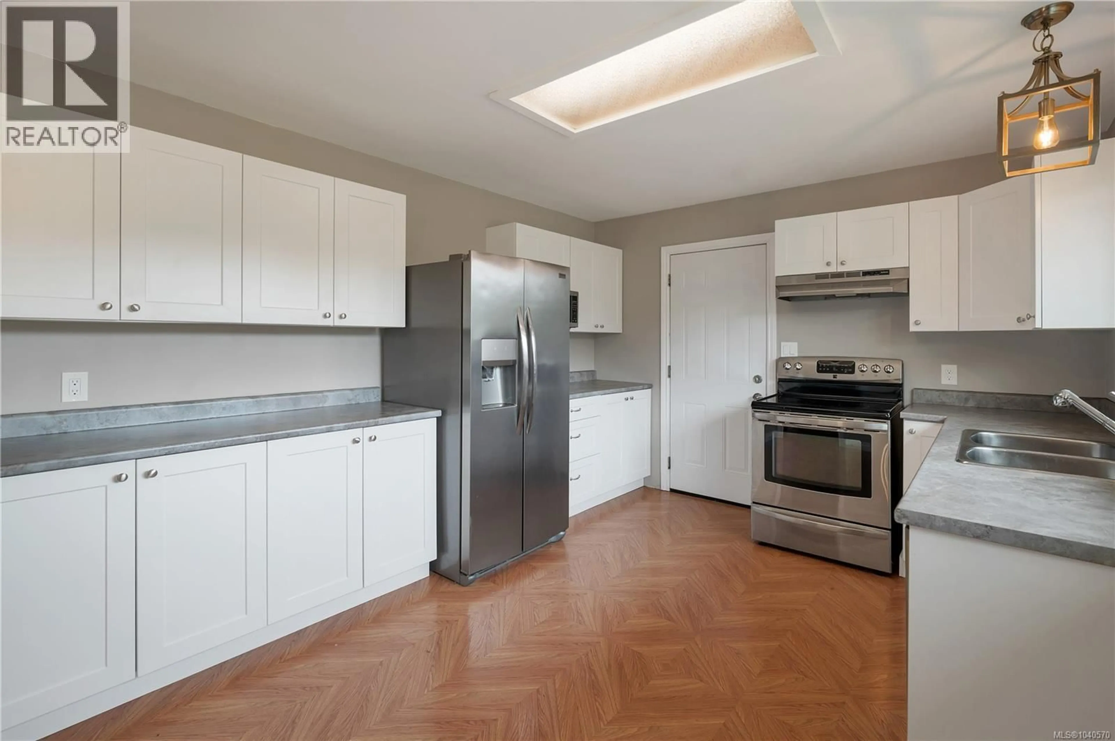 Standard kitchen, unknown for 540 HOLM ROAD, Campbell River British Columbia V9W1W4