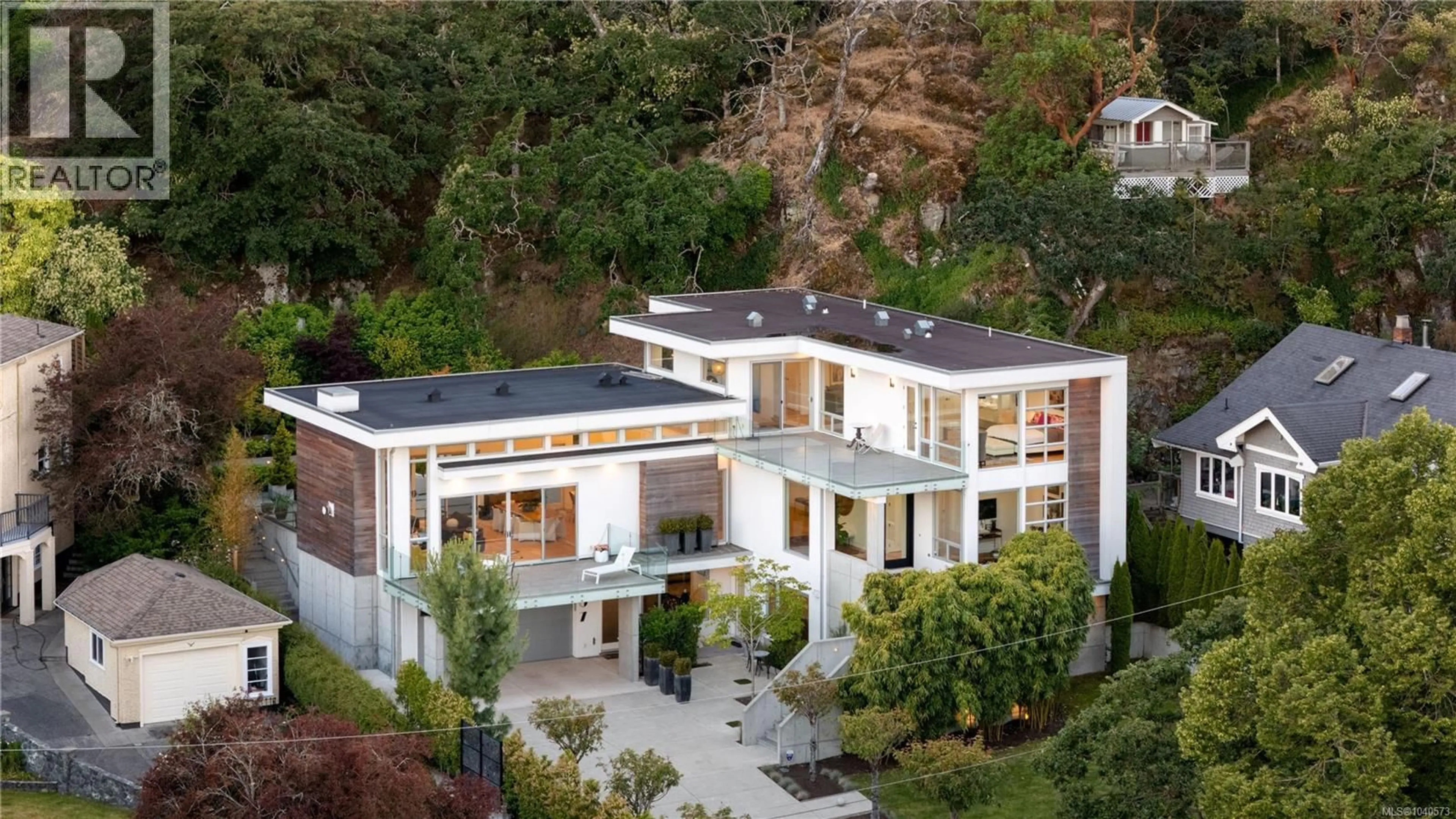 Home with vinyl exterior material, unknown for 207 SUNNY LANE, Oak Bay British Columbia V8S2K6