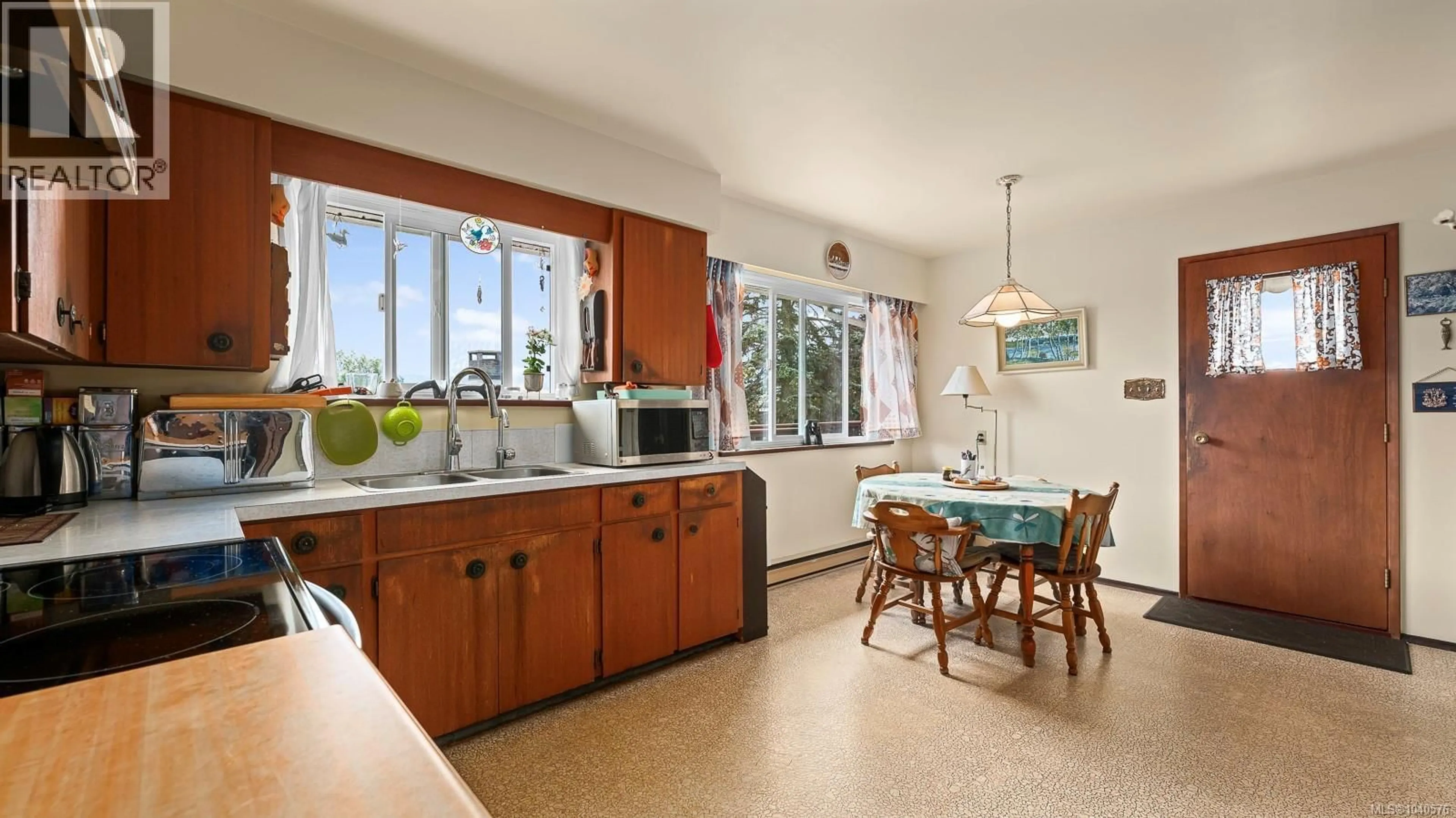 Standard kitchen, ceramic/tile floor for 152 CARTHEW STREET, Comox British Columbia V9M1T3