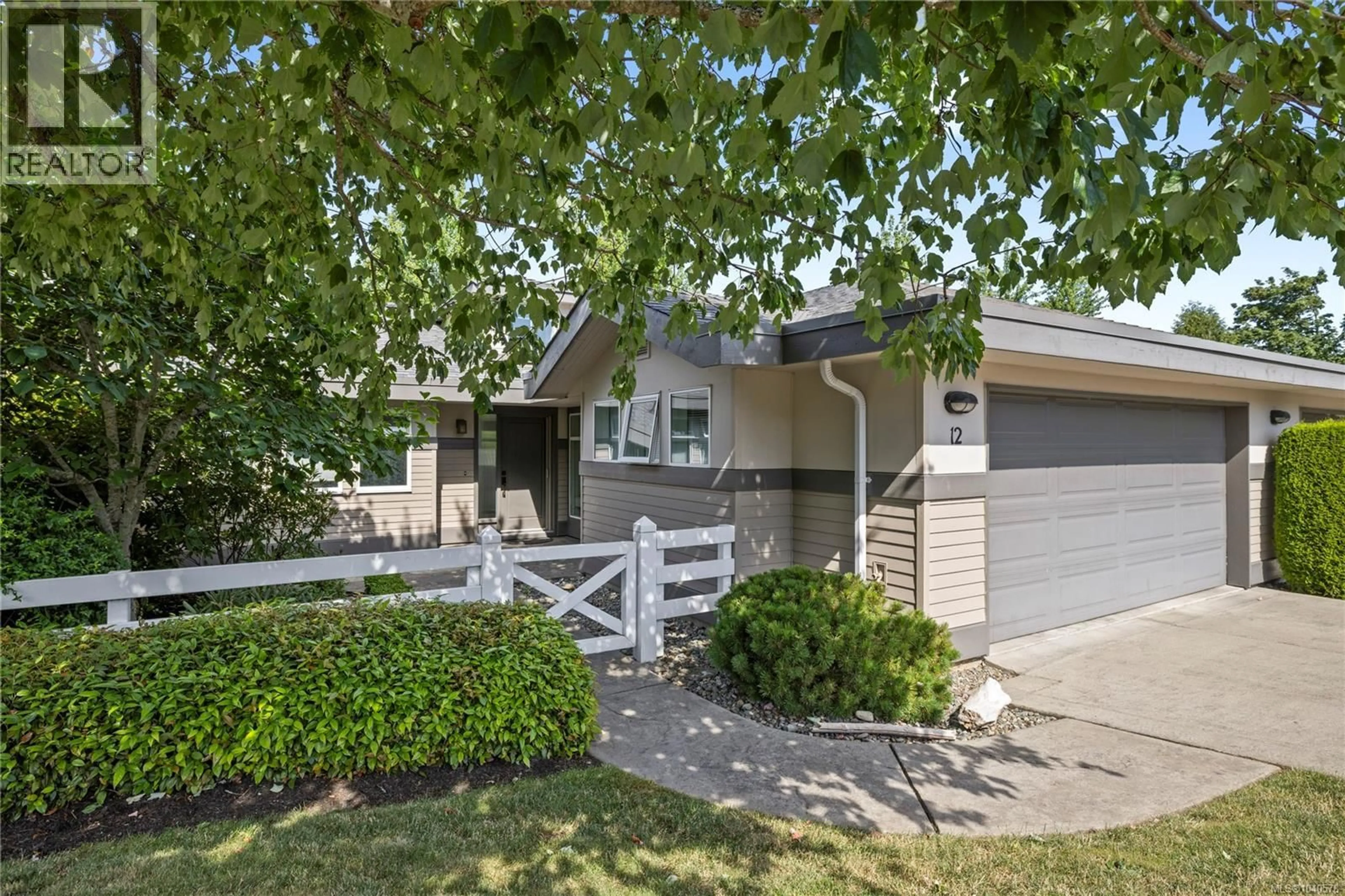 Home with vinyl exterior material, street for 12 - 500 CORFIELD STREET SOUTH, Parksville British Columbia V9K0A8