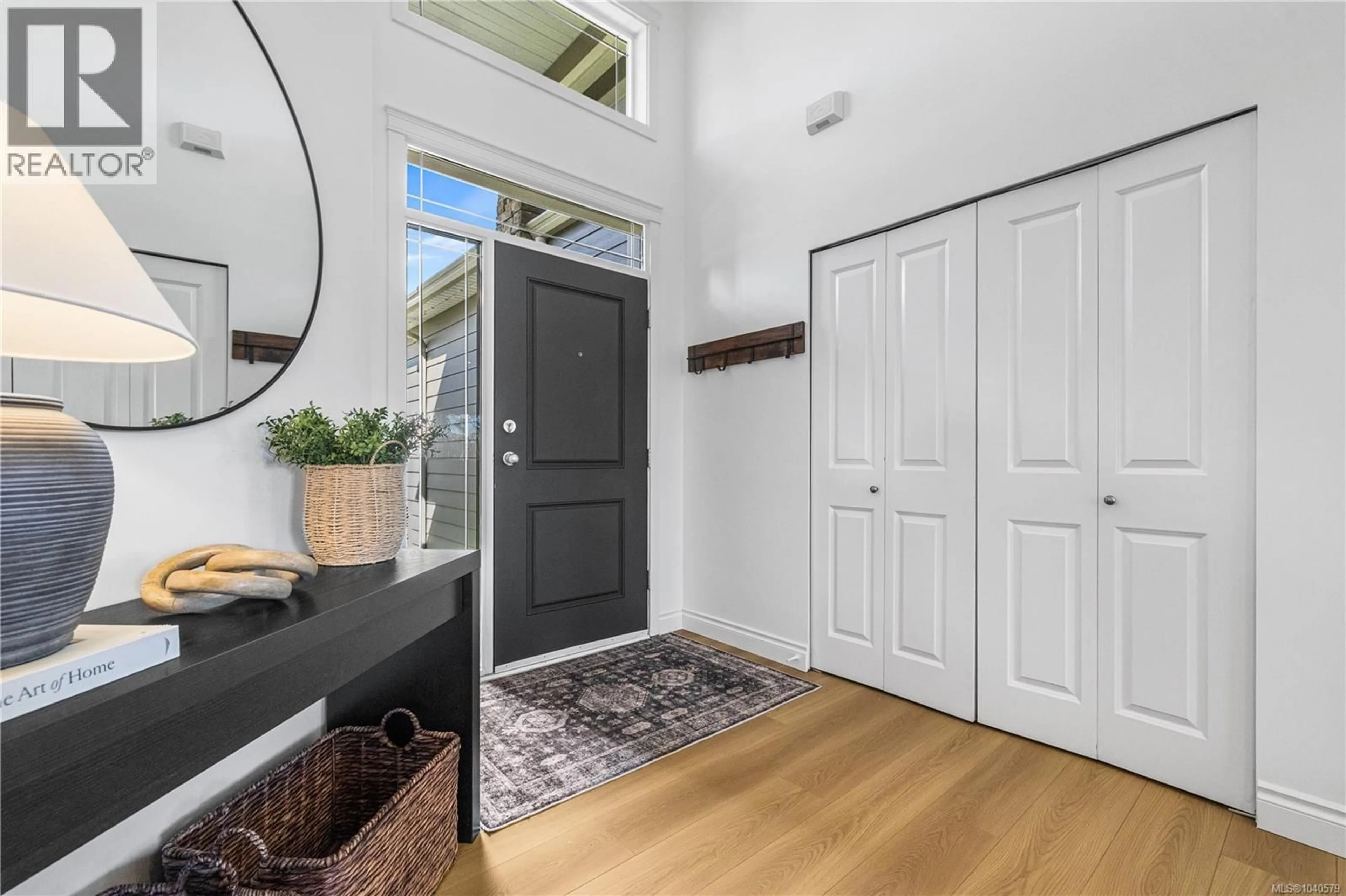 Indoor entryway for 2913 PACIFIC VIEW TERRACE, Campbell River British Columbia V9H1V4