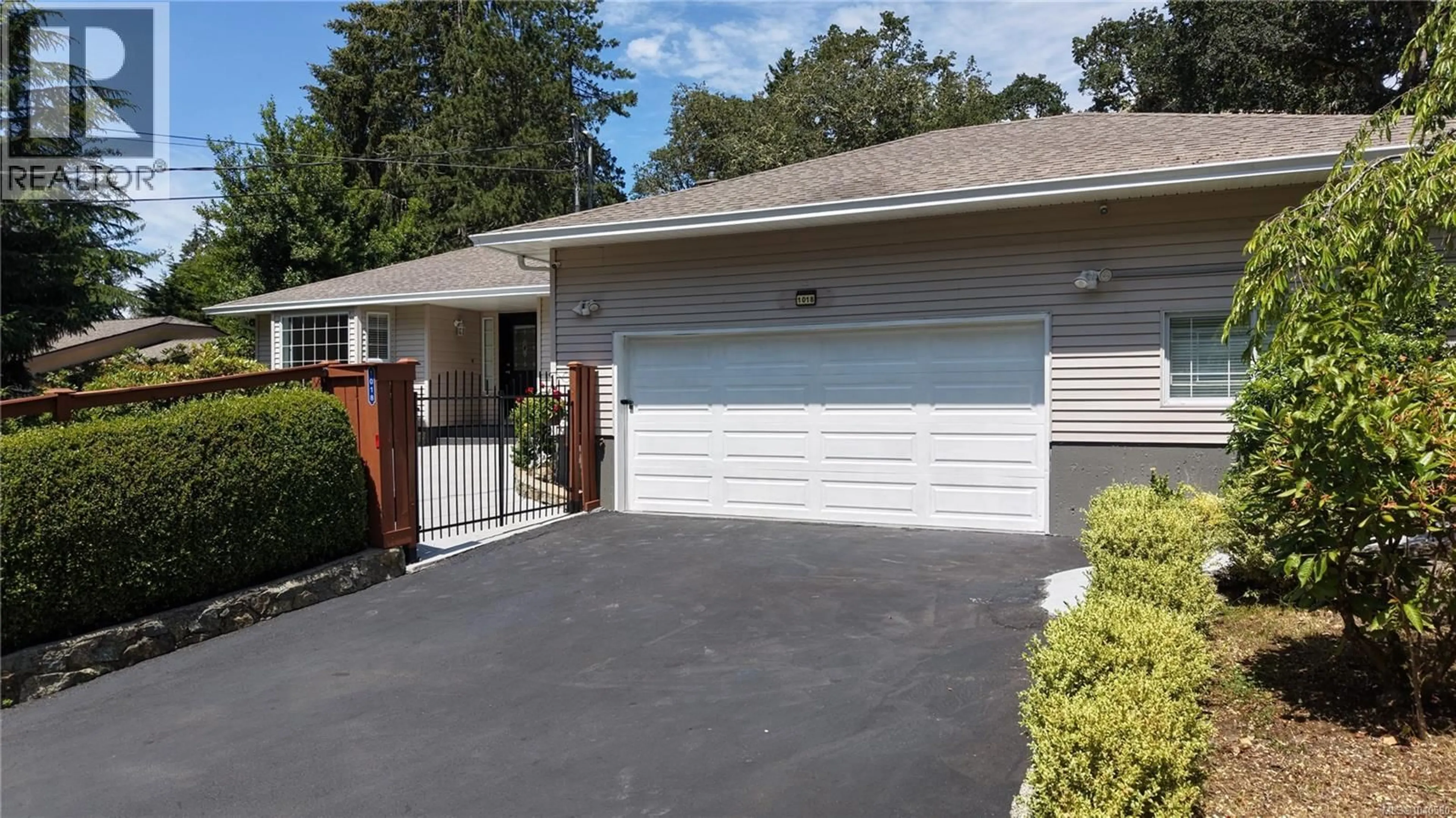 Indoor garage for 1018 BENVENUTO AVENUE, Central Saanich British Columbia V8M1A1