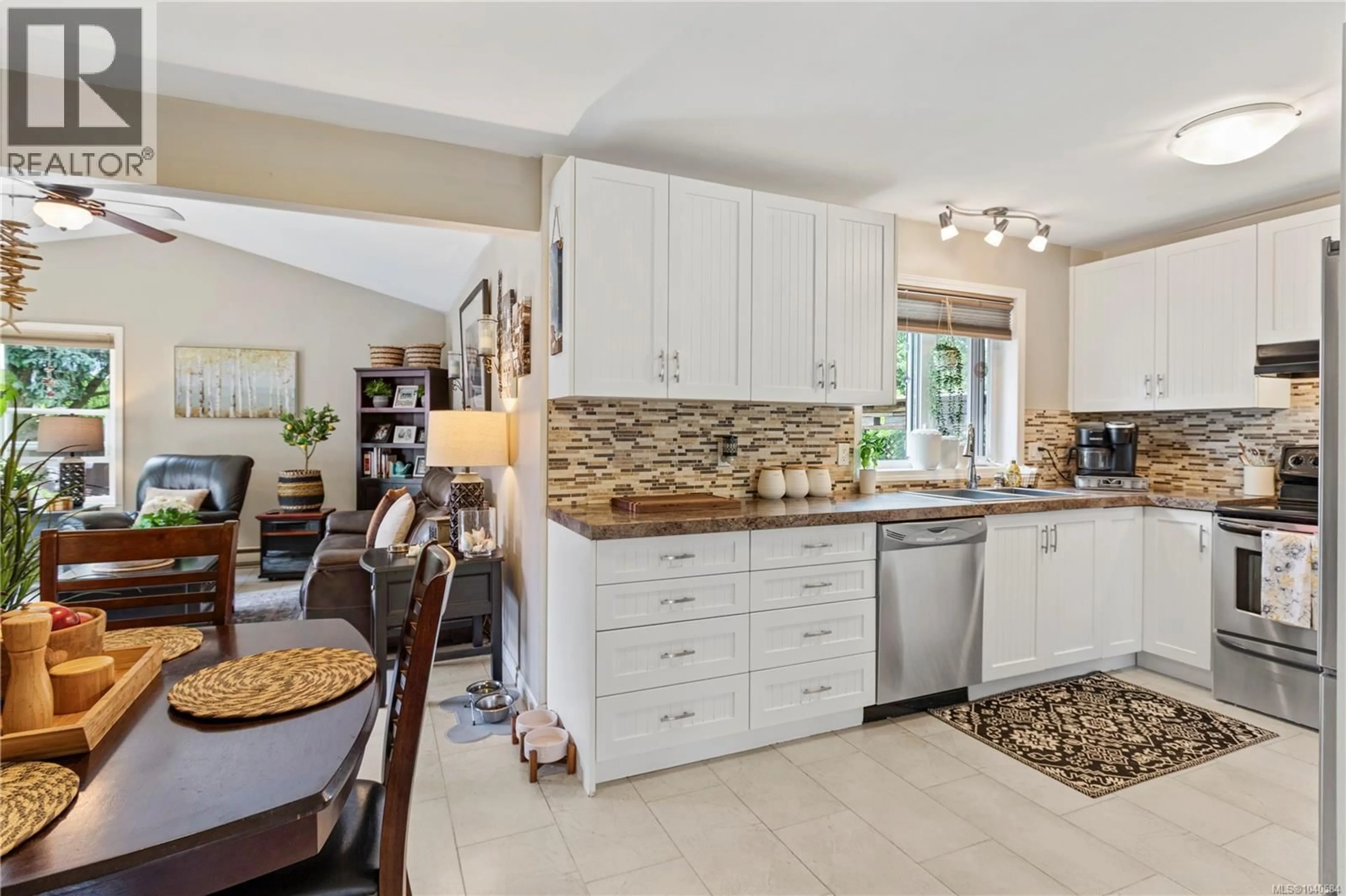 Open concept kitchen, ceramic/tile floor for 5926 BROADWAY ROAD, Nanaimo British Columbia V9V1E5