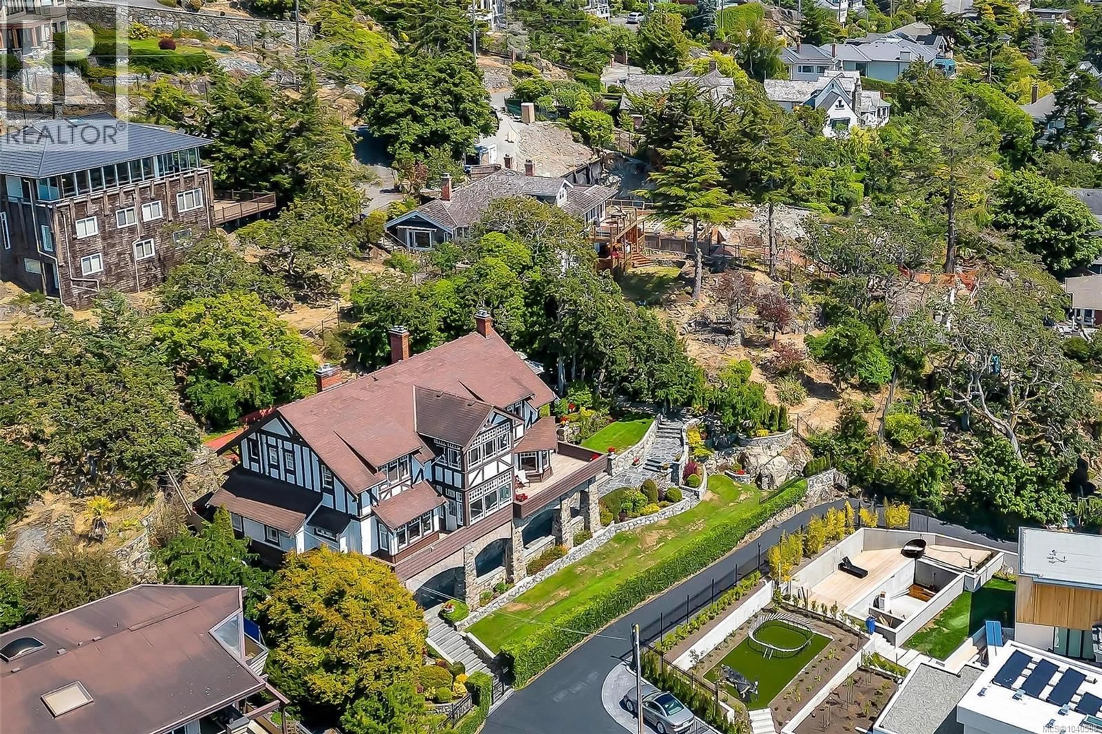 A pic from outside/outdoor area/front of a property/back of a property/a pic from drone, street for 1926 CRESCENT ROAD, Oak Bay British Columbia V8S2H1