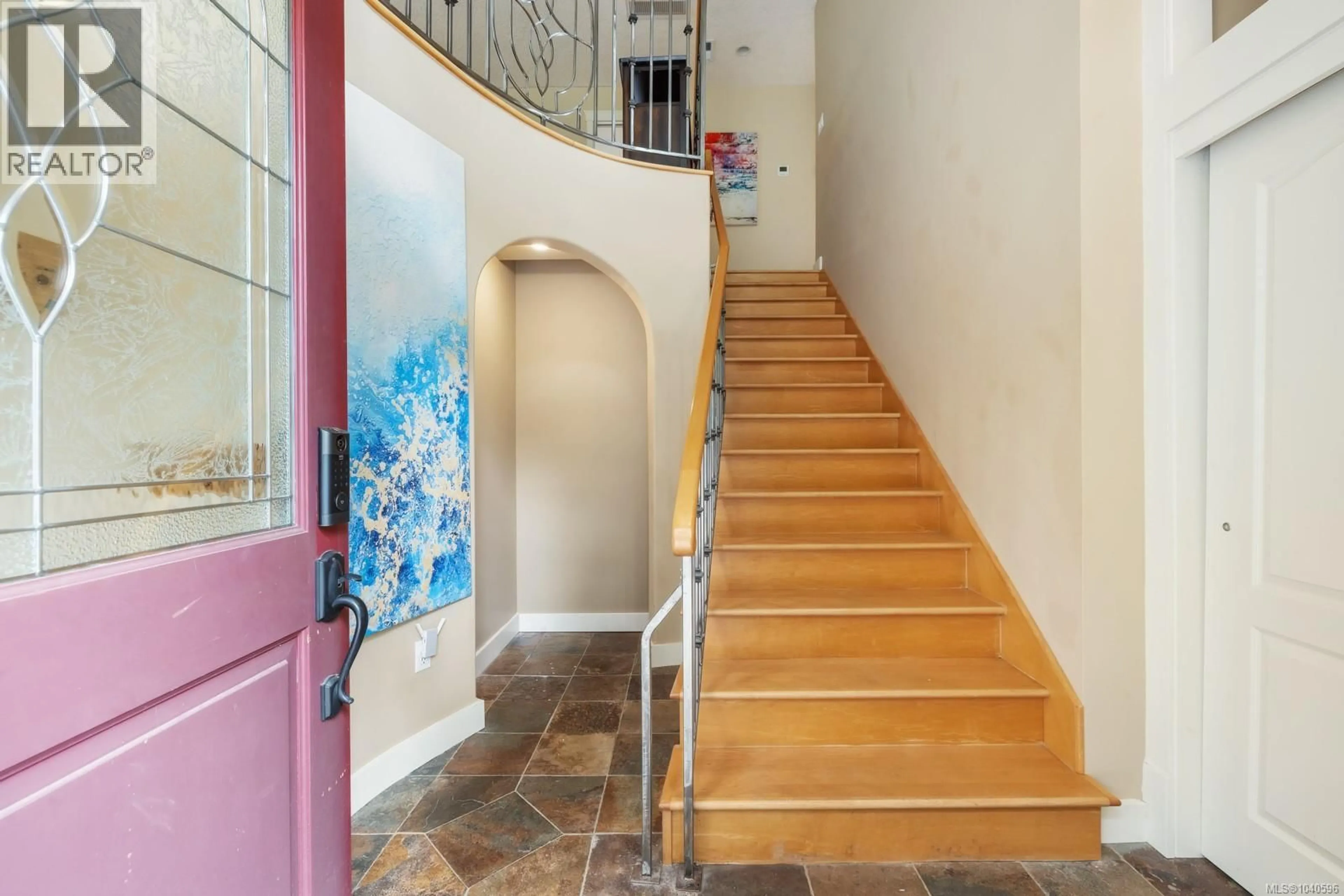 Indoor foyer for 3445 COBBLE HILL ROAD, Cobble Hill British Columbia V0R1L5