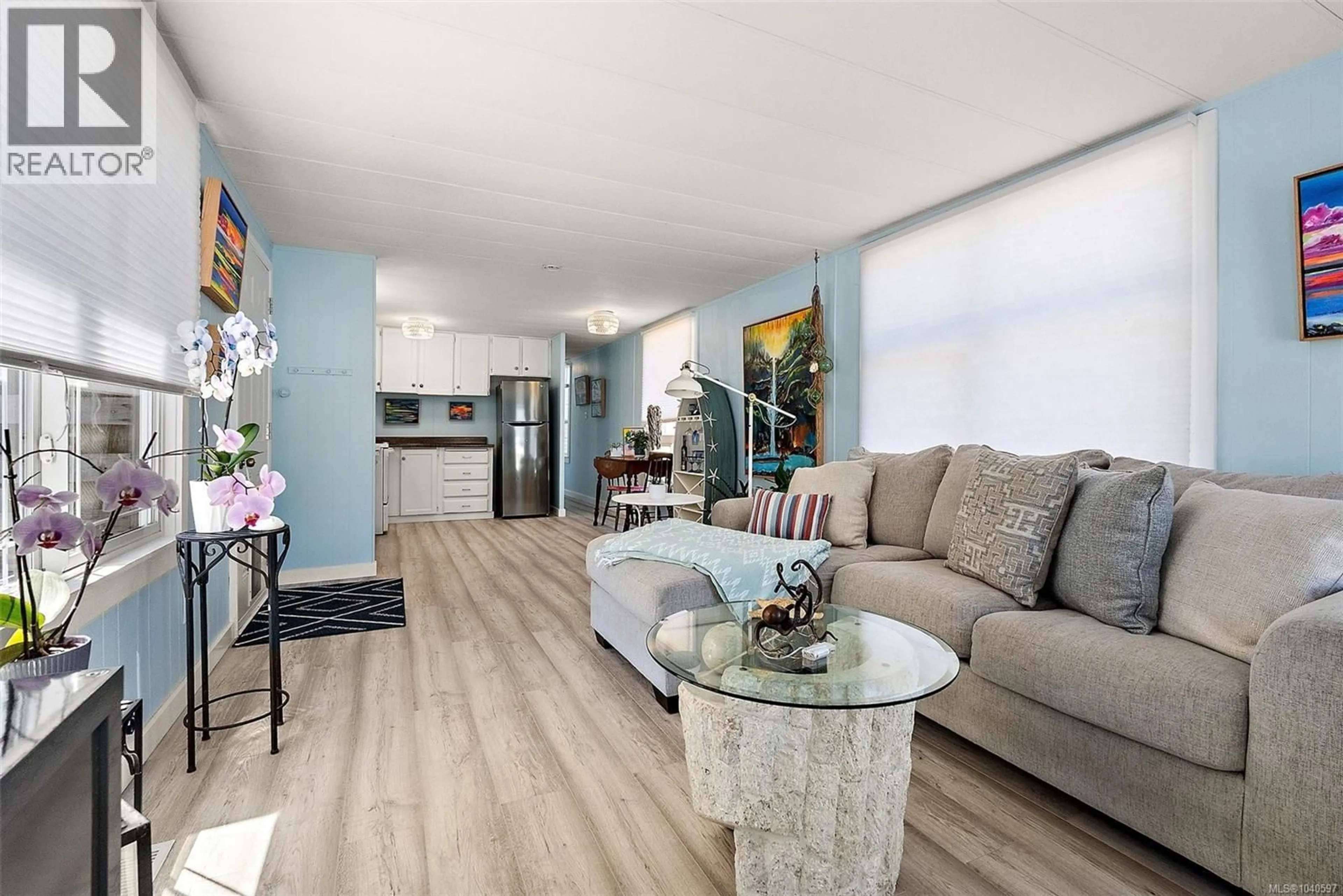 Living room with furniture, wood/laminate floor for 21 - 3449 HALLBERG ROAD, Nanaimo British Columbia V9G1L2