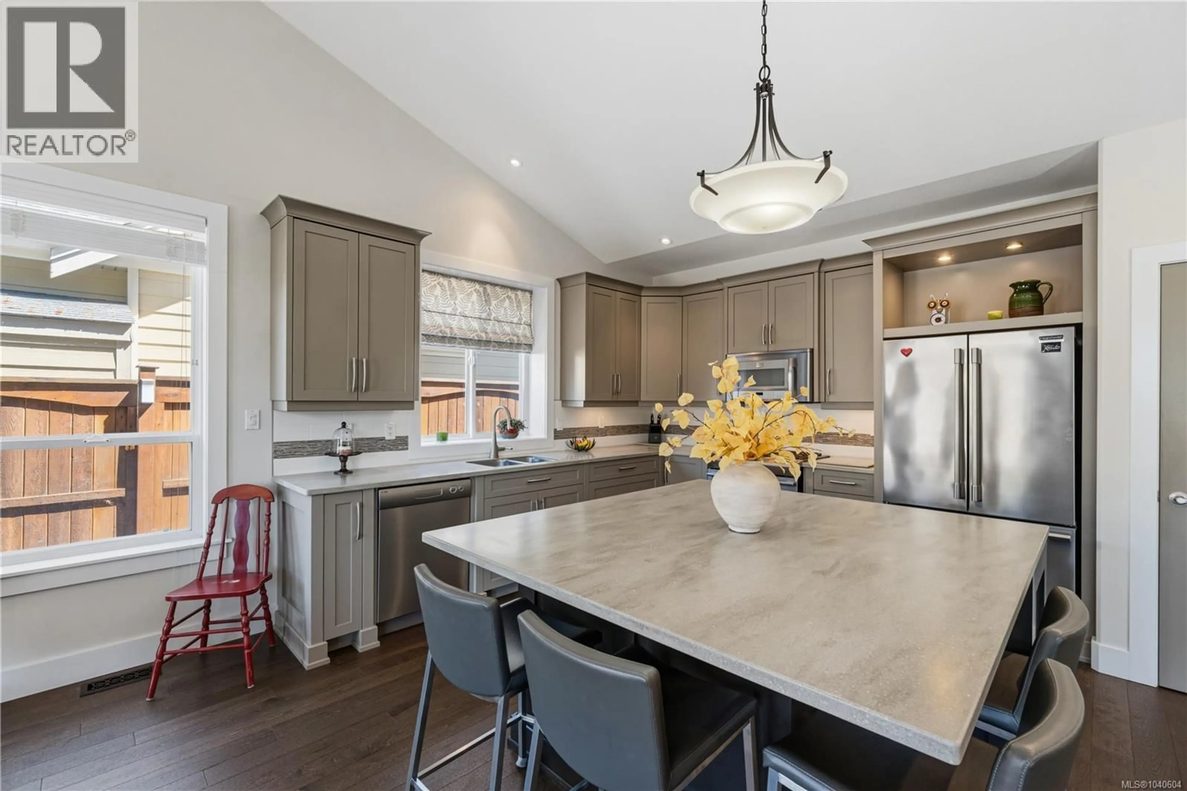 Open concept kitchen, ceramic/tile floor for 736 TEMPLE STREET, Parksville British Columbia V9P1A9