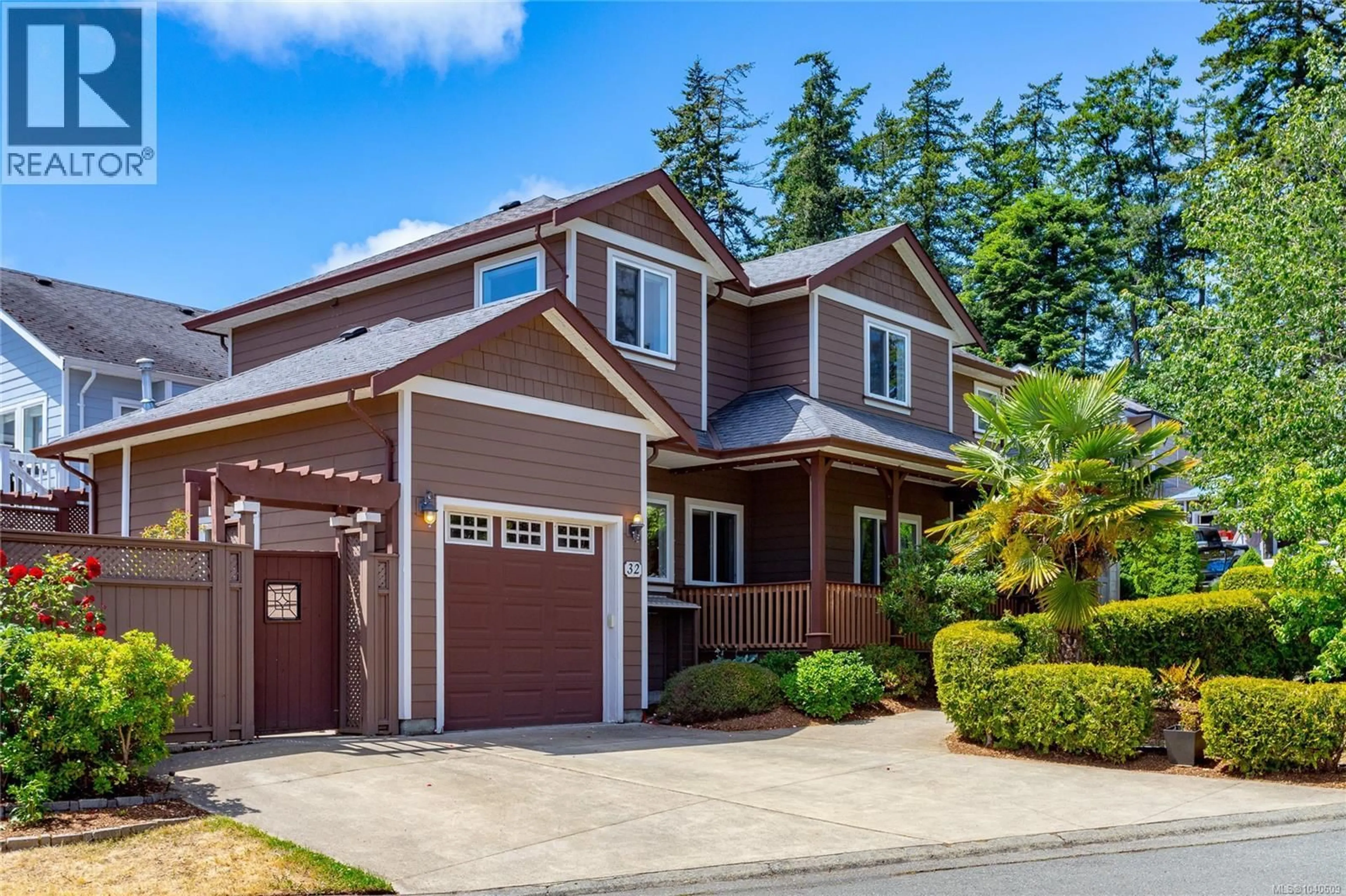 Home with vinyl exterior material, street for 32 STONERIDGE DRIVE, View Royal British Columbia V9B6M4