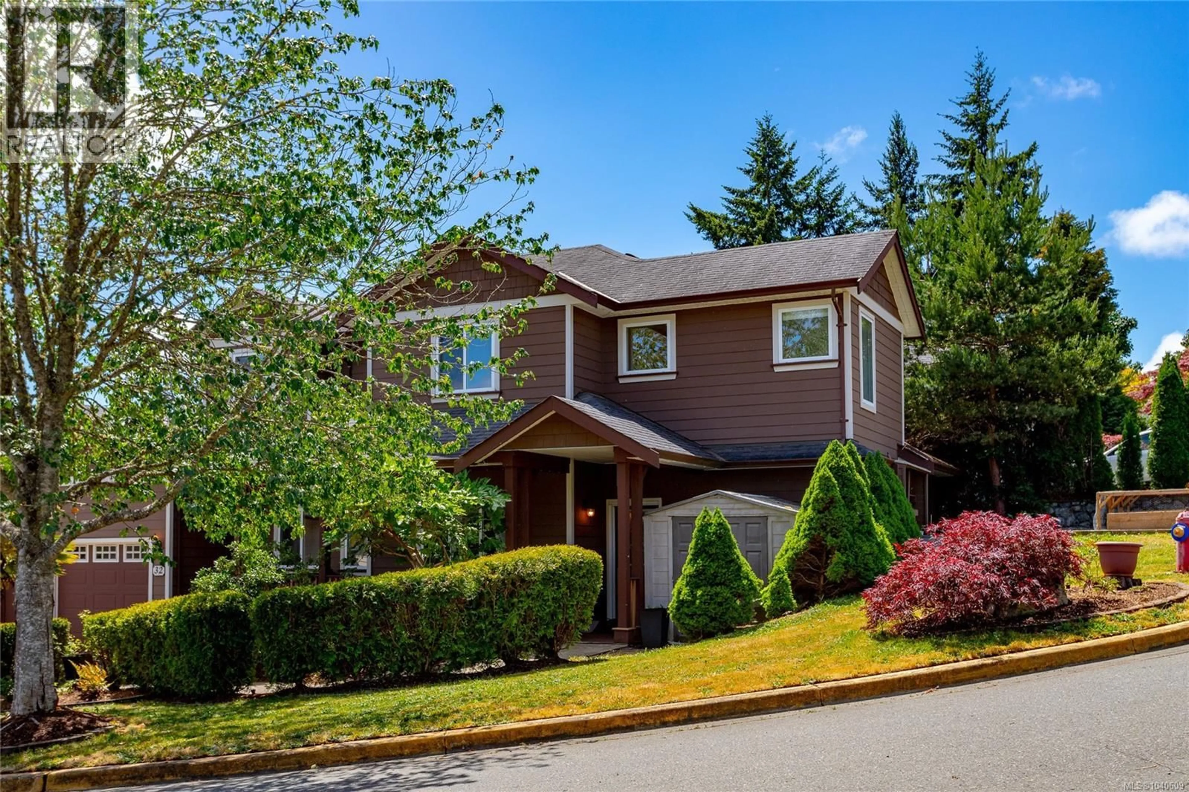 Home with vinyl exterior material, street for 32 STONERIDGE DRIVE, View Royal British Columbia V9B6M4