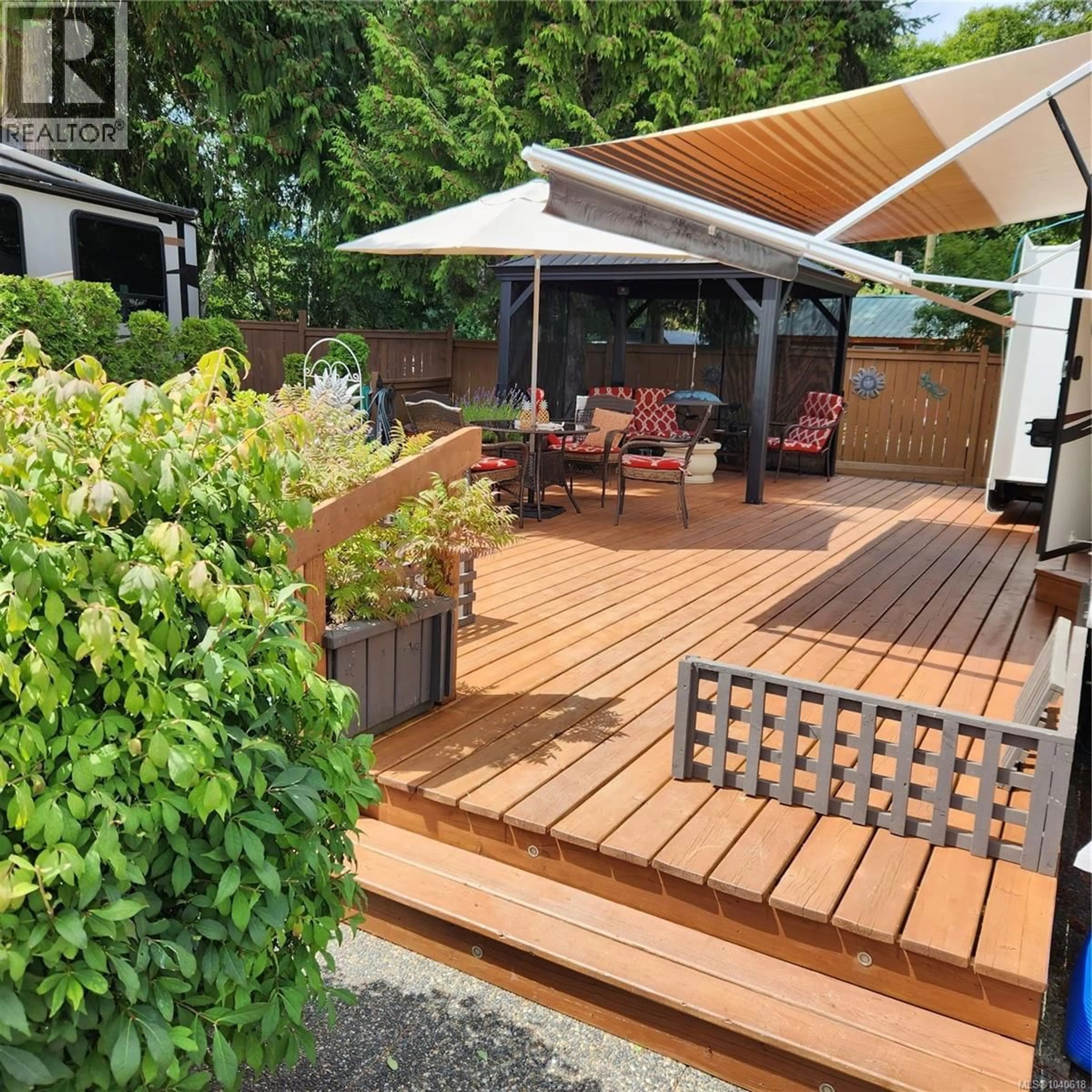 Patio, street for 24 - 6050 ISLAND HIGHWAY, Qualicum Beach British Columbia V9K2E1