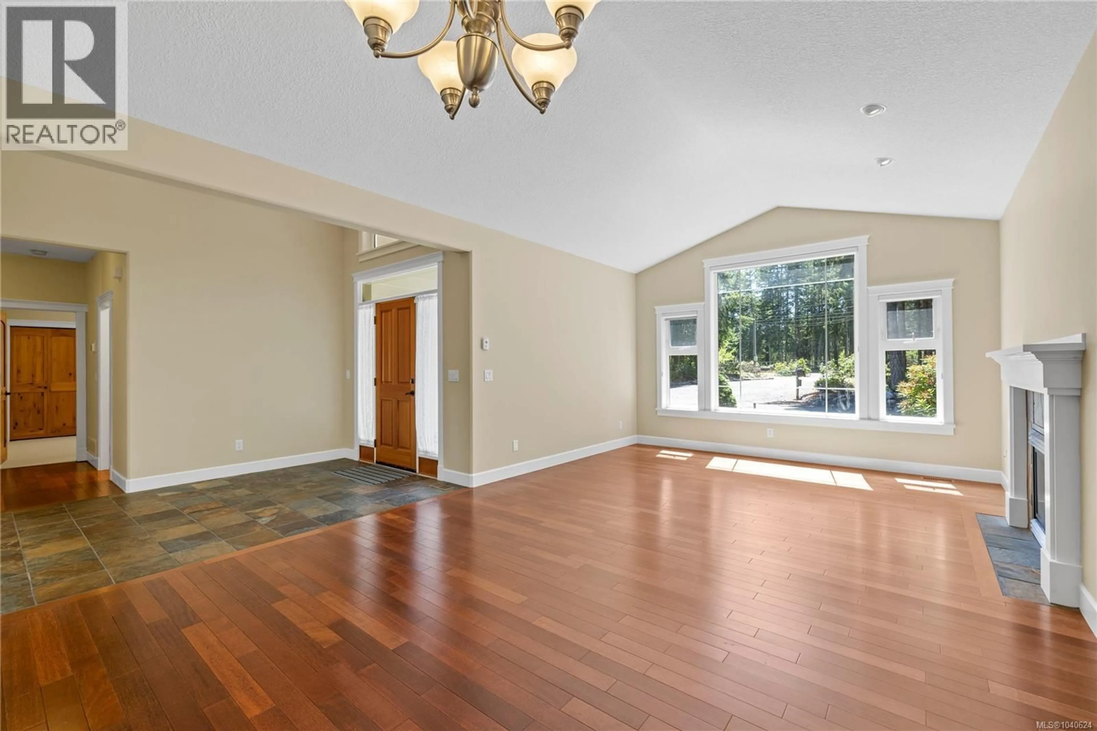 Indoor foyer for 1057 PARADISE PLACE, Nanoose Bay British Columbia V9P9A4