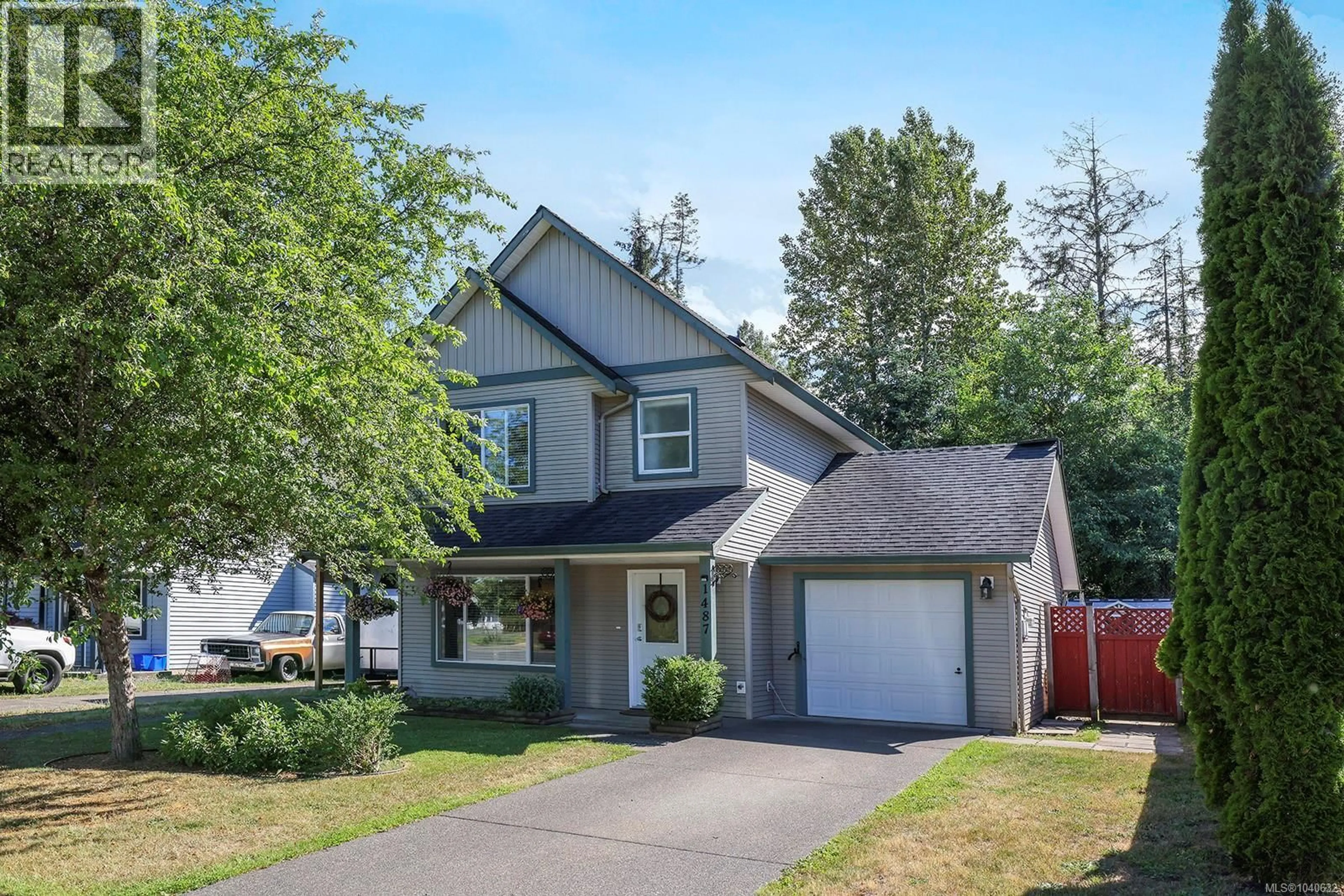 Home with vinyl exterior material, street for 1487 KREBS CRESCENT, Courtenay British Columbia V9N9E9