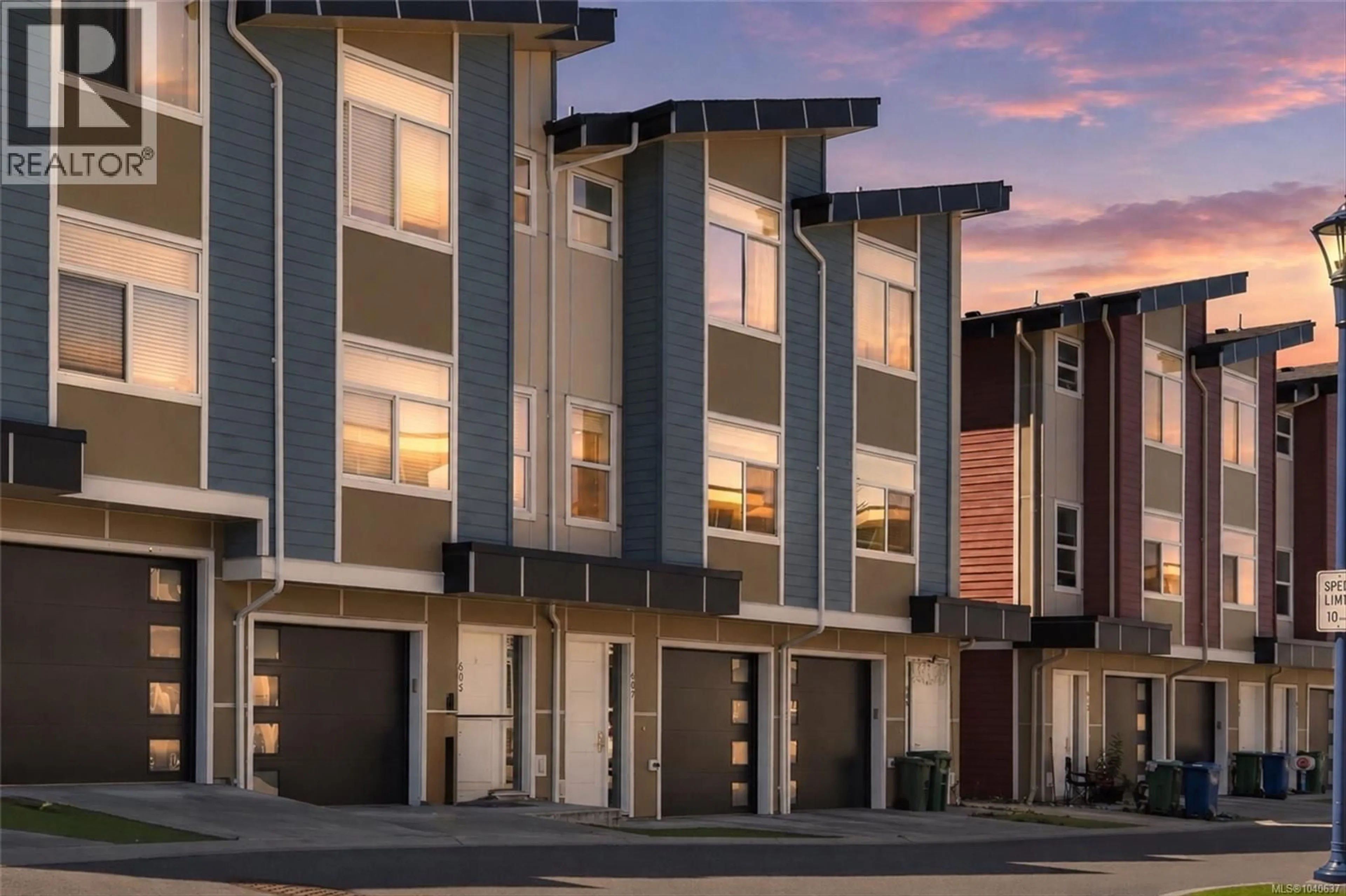 Home with vinyl exterior material, street for 607 SELWYN CLOSE, Langford British Columbia V9B0Z2