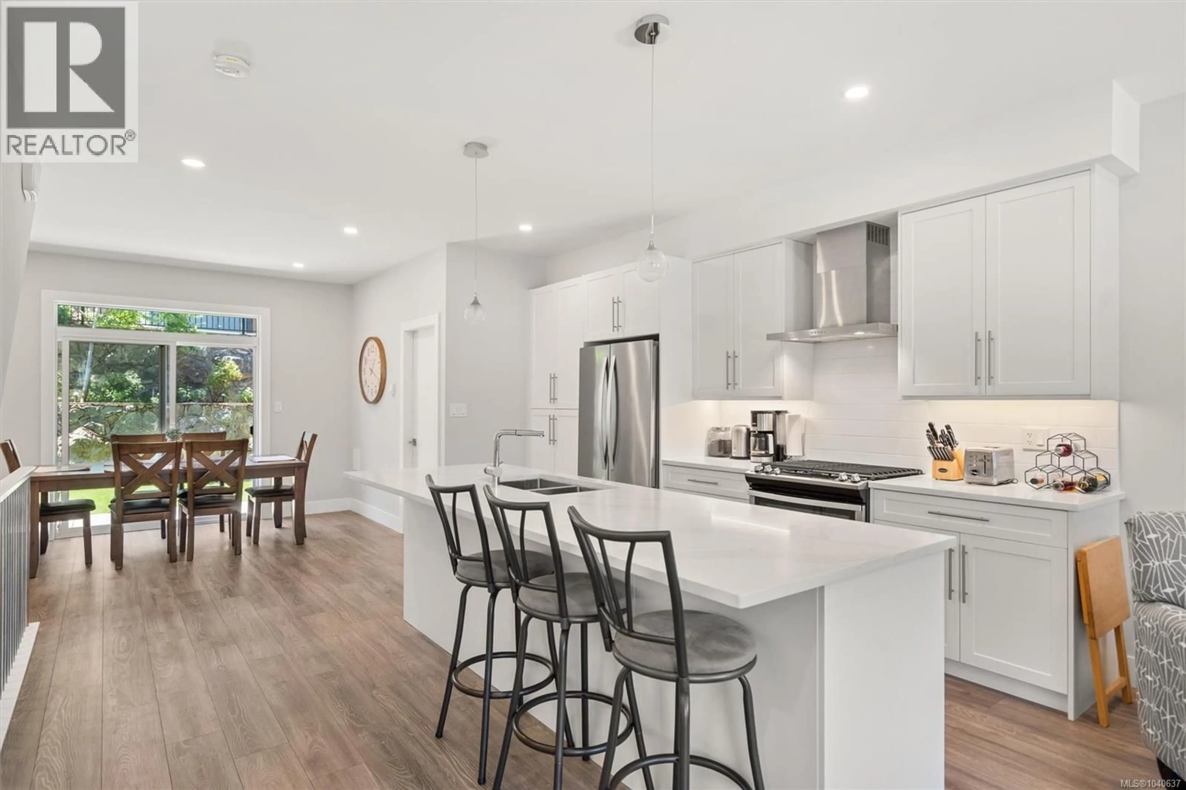 Open concept kitchen, ceramic/tile floor for 607 SELWYN CLOSE, Langford British Columbia V9B0Z2