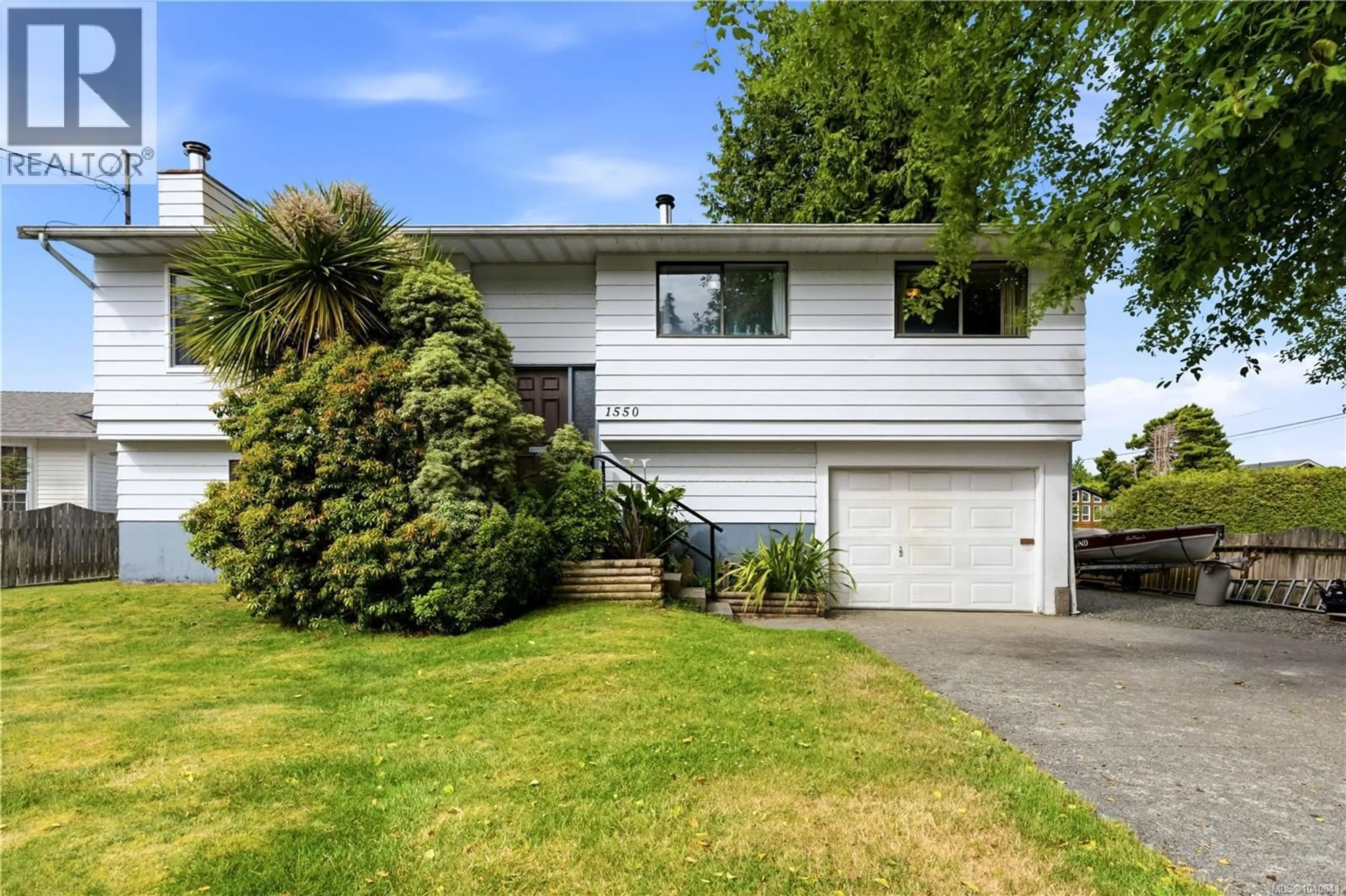 Home with vinyl exterior material, street for 1550 LARCH ROAD, Ucluelet British Columbia V0R3A0
