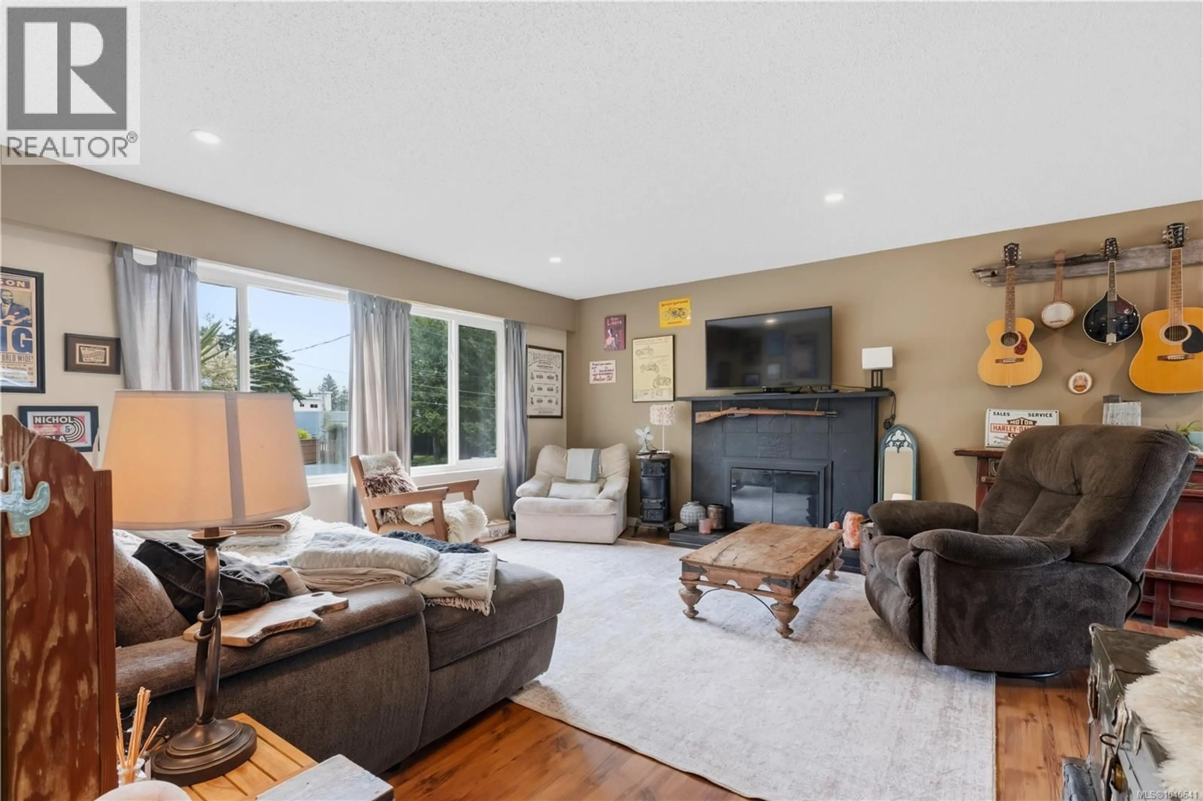 Living room with furniture, unknown for 1550 LARCH ROAD, Ucluelet British Columbia V0R3A0