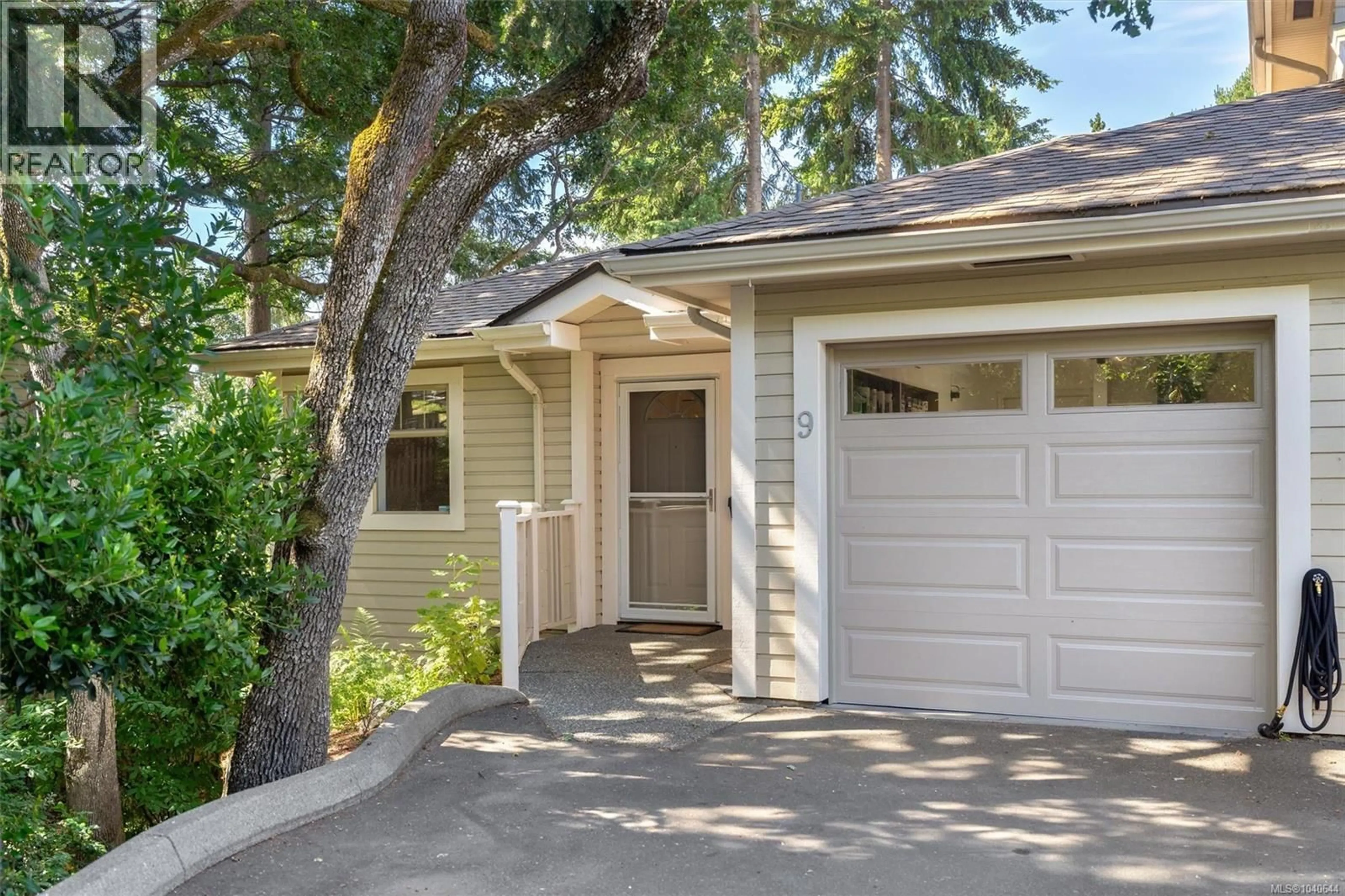 Home with vinyl exterior material, street for 9 - 850 PARKLANDS DRIVE, Esquimalt British Columbia V9A7L9