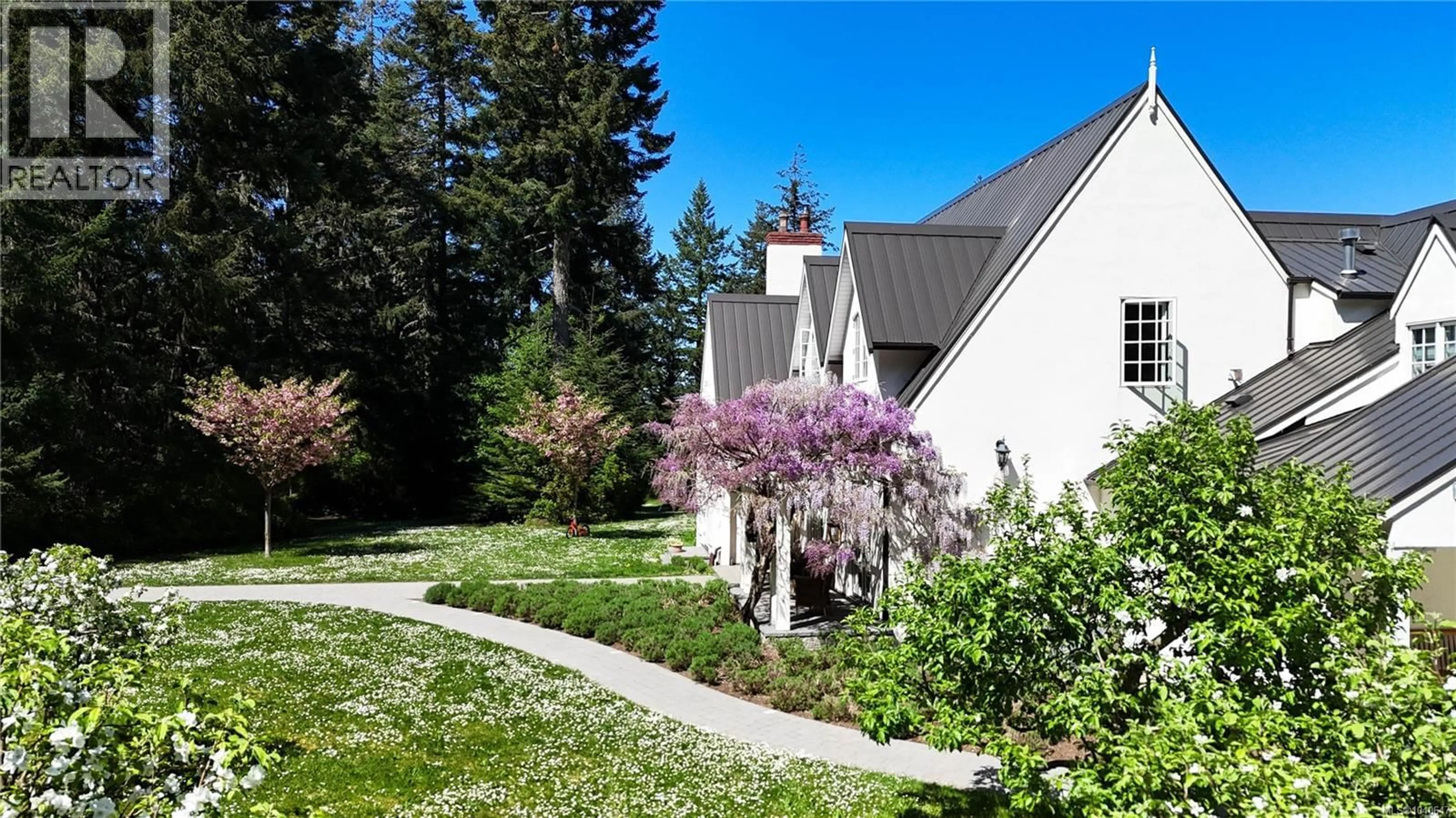 Patio, street for 377 SEYMOUR HEIGHTS, Salt Spring British Columbia V8K2B6