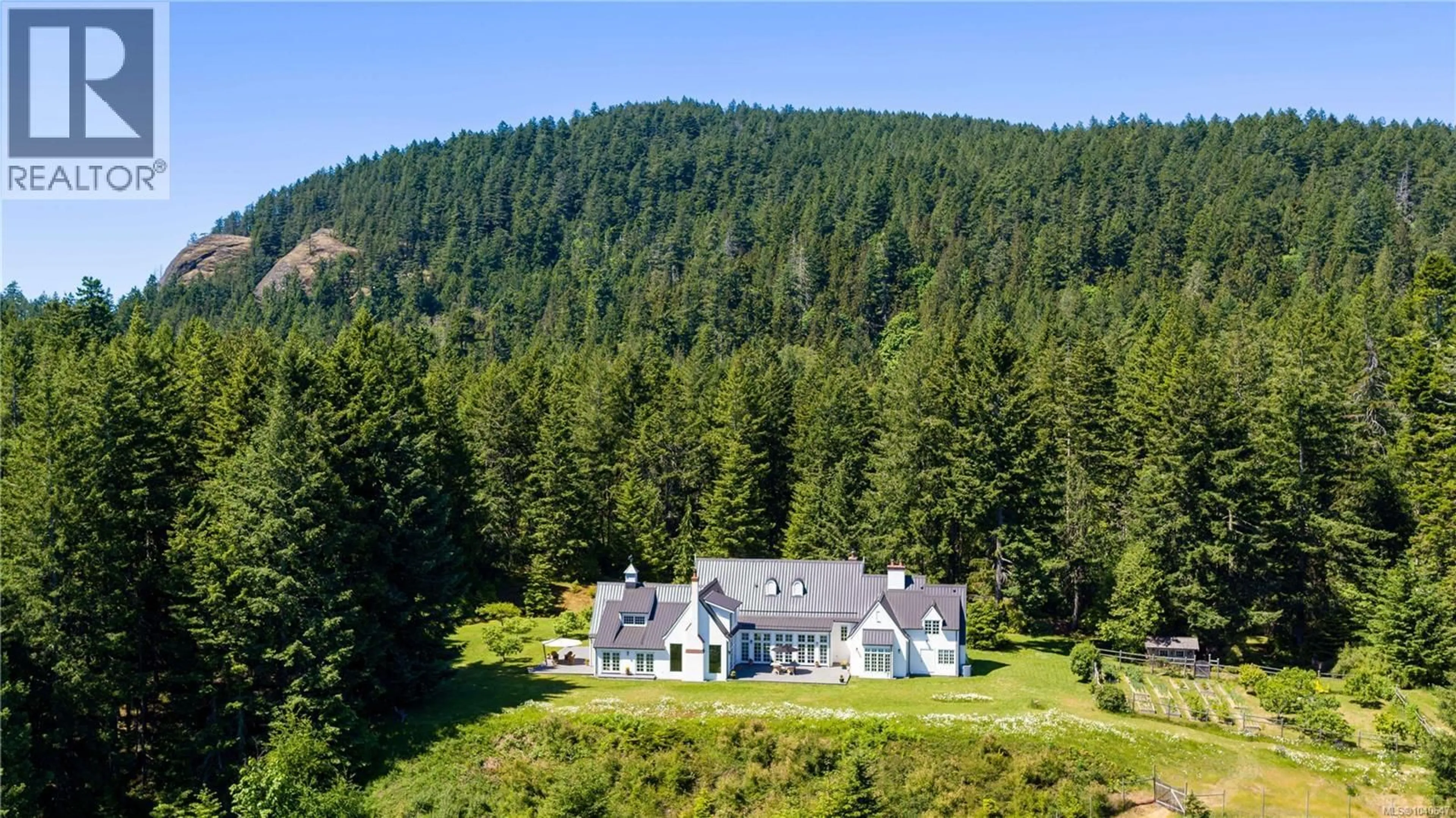 A pic from outside/outdoor area/front of a property/back of a property/a pic from drone, mountain view for 377 SEYMOUR HEIGHTS, Salt Spring British Columbia V8K2B6