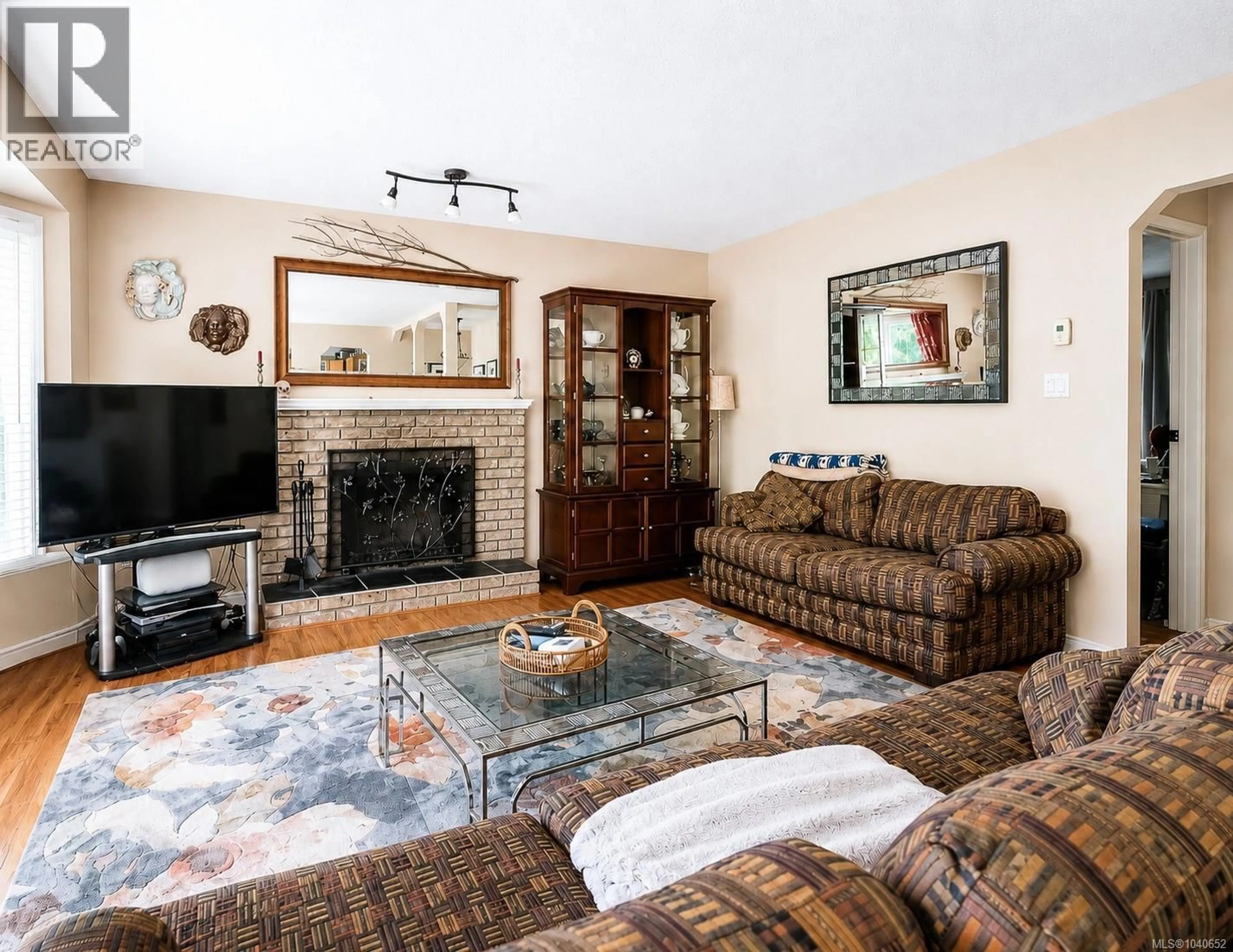 Living room with furniture, unknown for 2162 STELLY'S CROSS ROAD, Central Saanich British Columbia V8M1M3