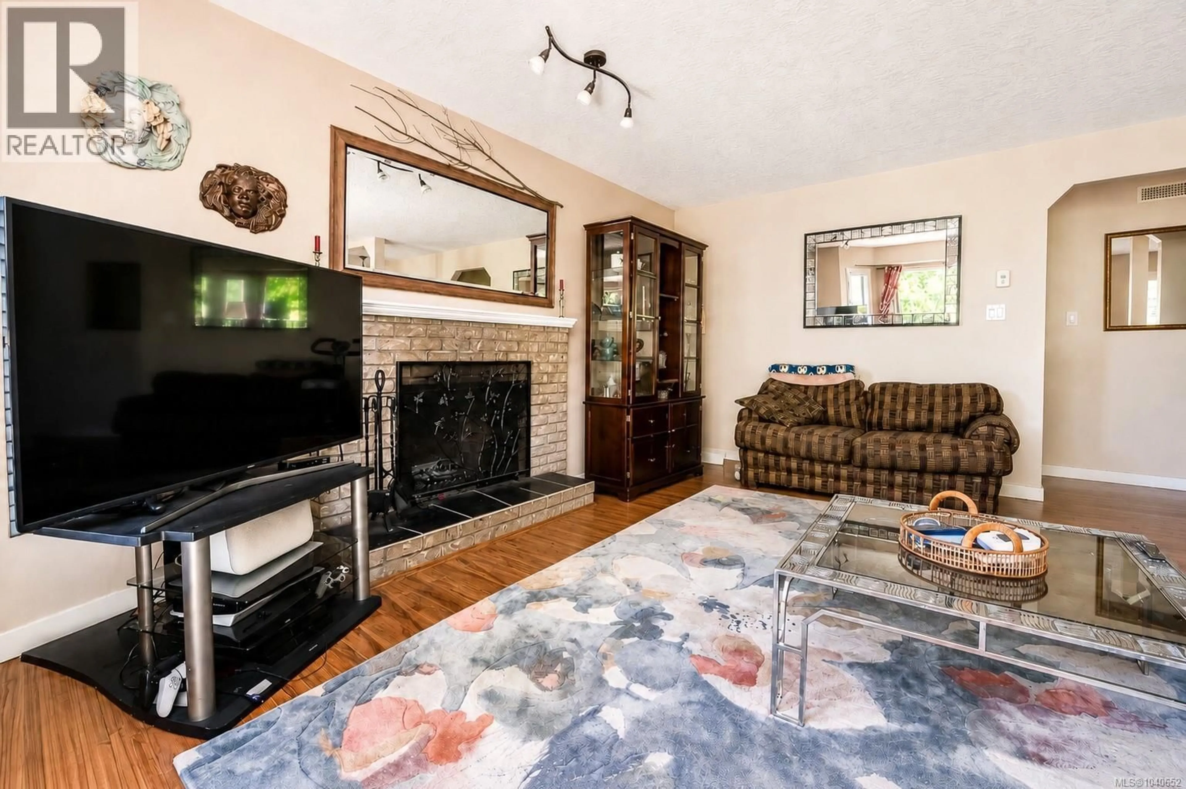 Living room with furniture, unknown for 2162 STELLY'S CROSS ROAD, Central Saanich British Columbia V8M1M3
