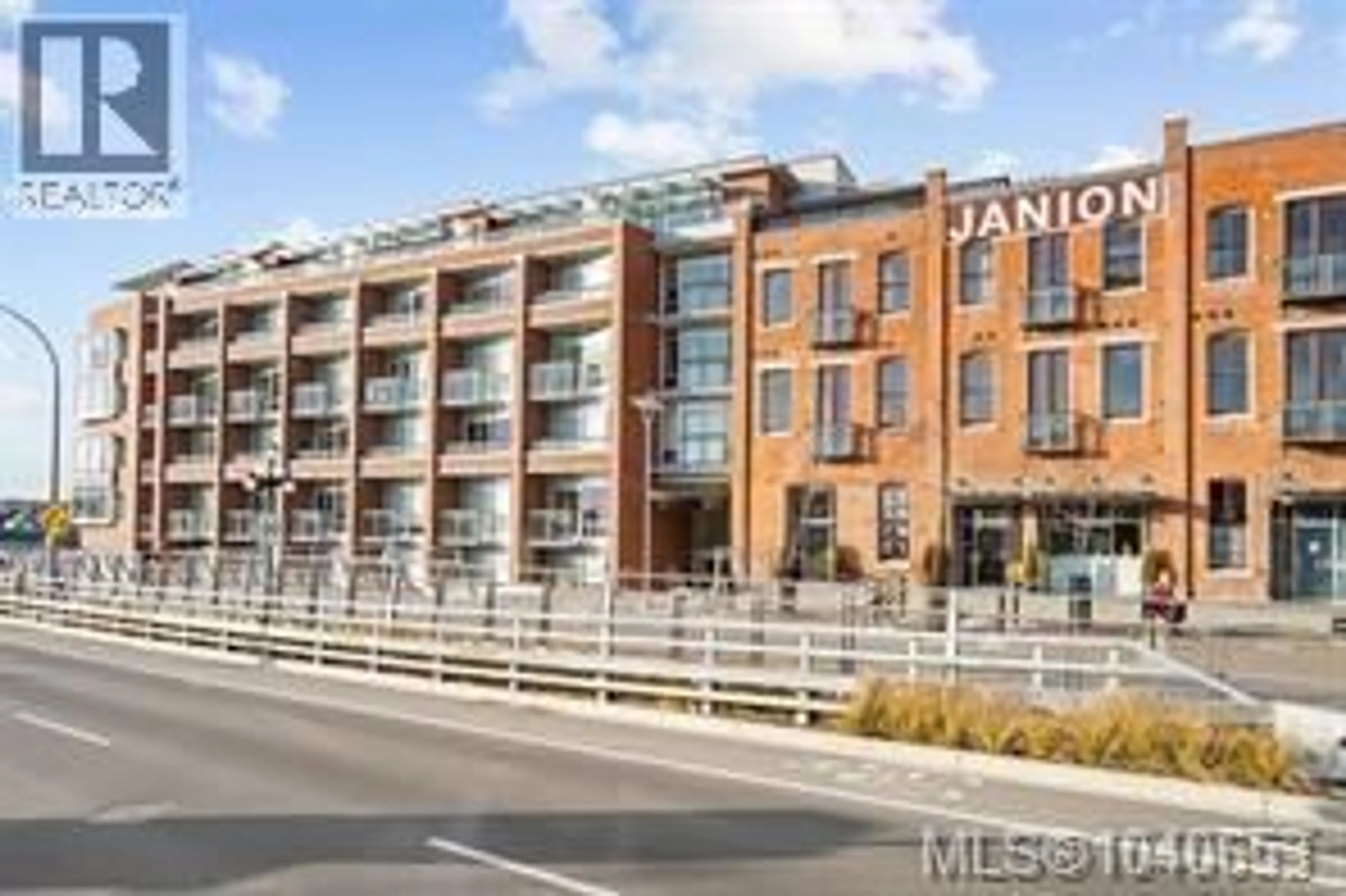 Patio, building for 226 - 1610 STORE STREET, Victoria British Columbia V8W0E3