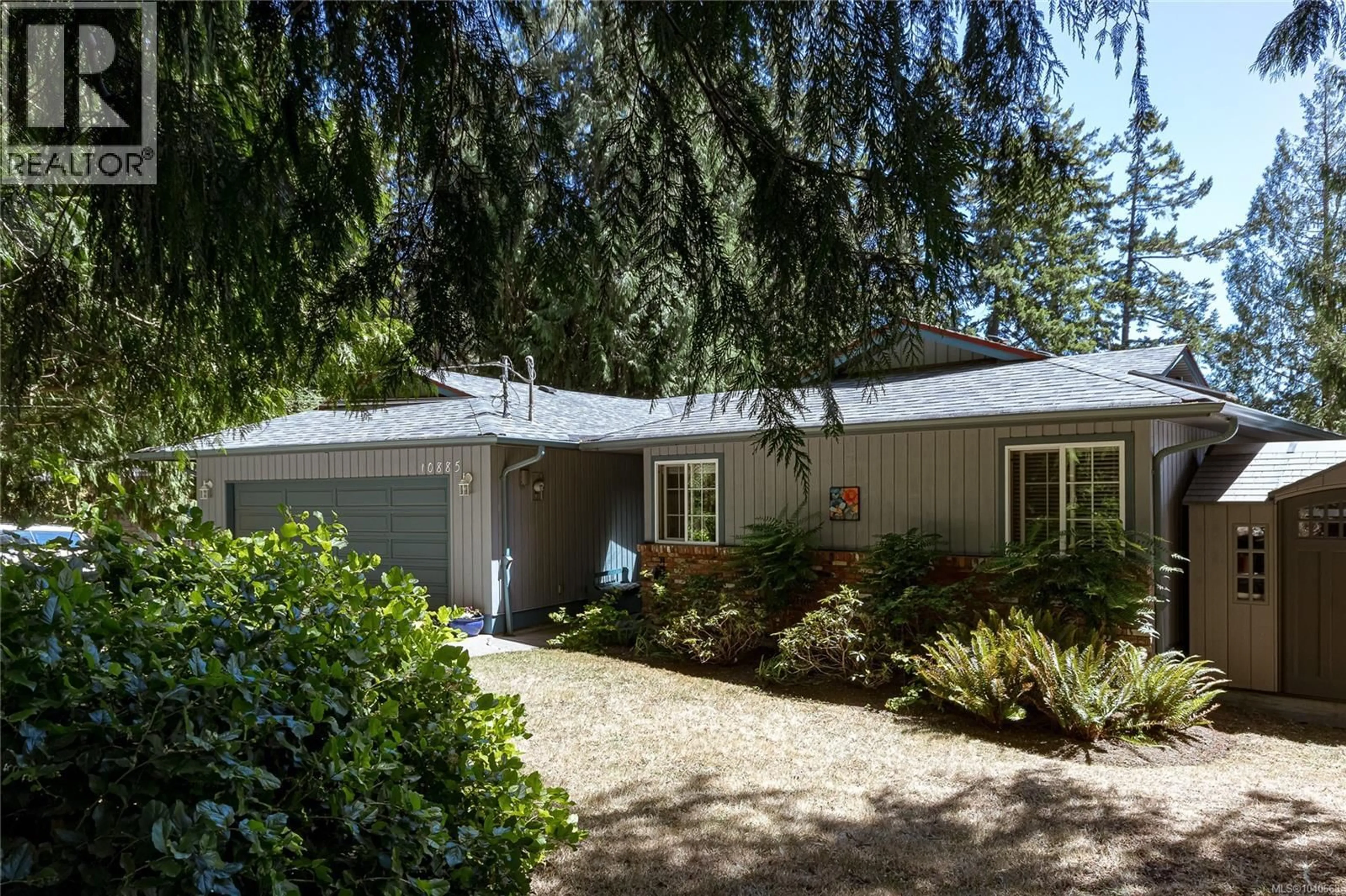 Home with vinyl exterior material, street for 10885 BOAS ROAD, North Saanich British Columbia V8L5J1