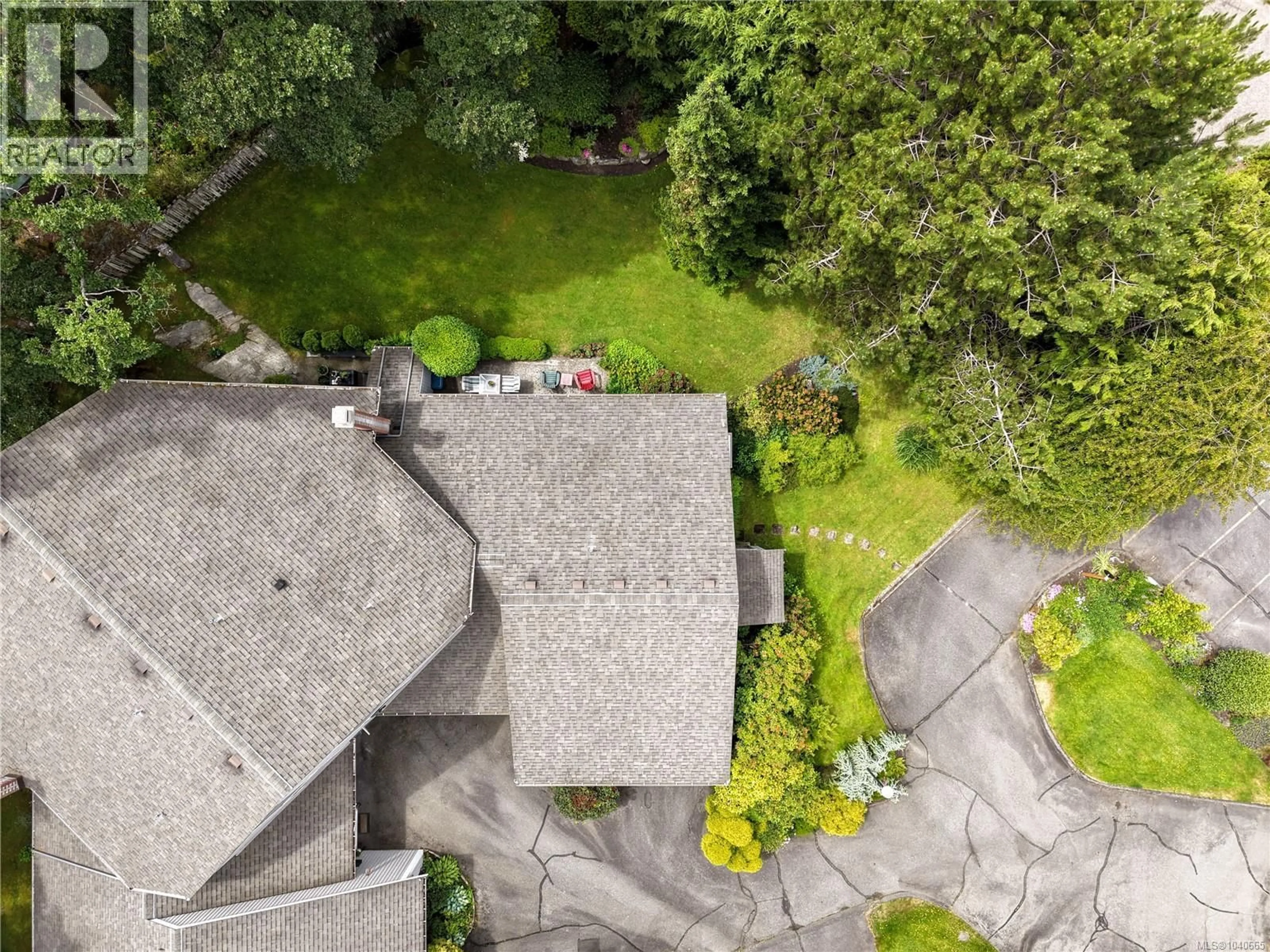 A pic from outside/outdoor area/front of a property/back of a property/a pic from drone, unknown for 12 - 4041 SAANICH ROAD, Saanich British Columbia V8X1Z2