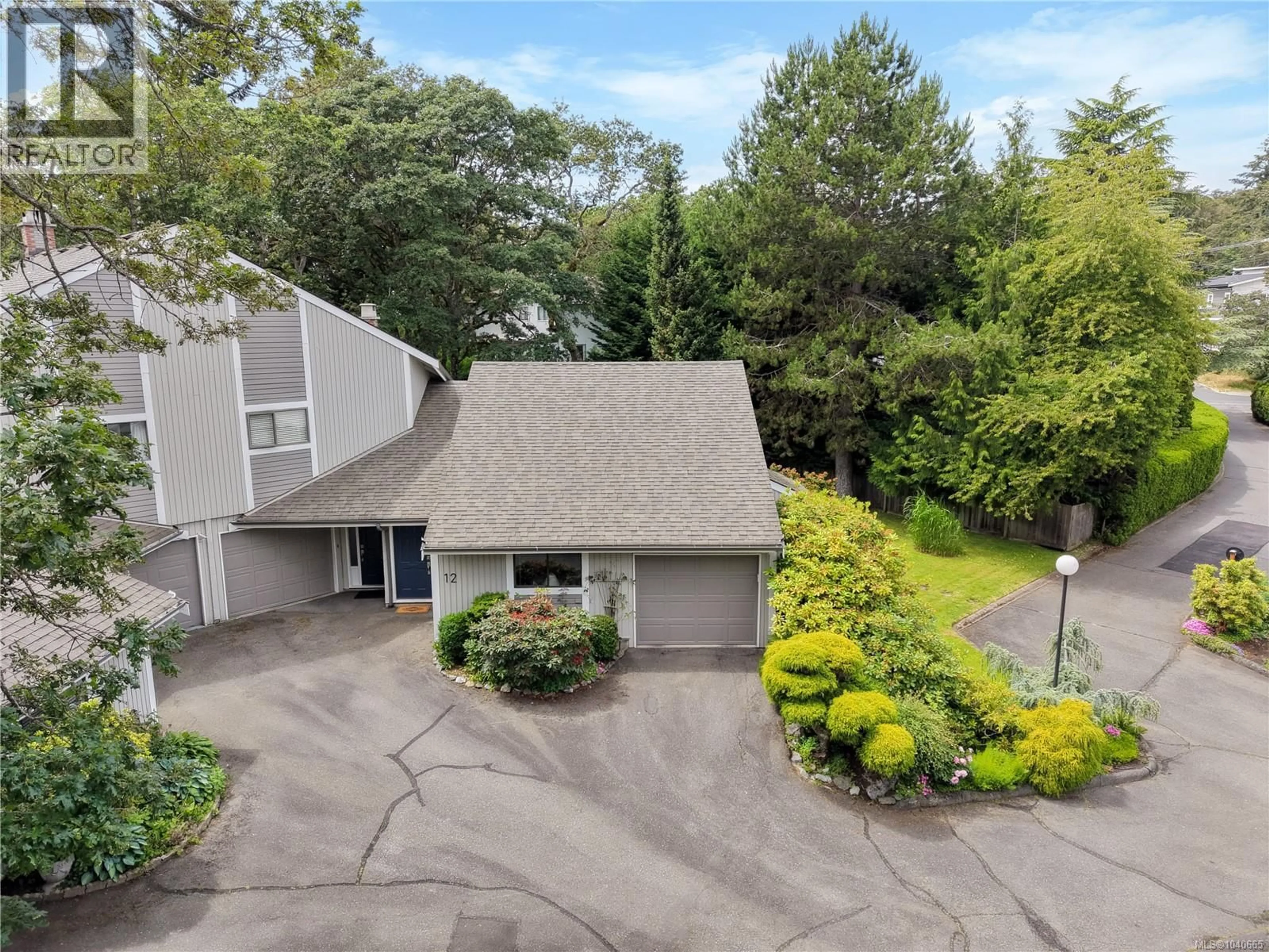 A pic from outside/outdoor area/front of a property/back of a property/a pic from drone, unknown for 12 - 4041 SAANICH ROAD, Saanich British Columbia V8X1Z2