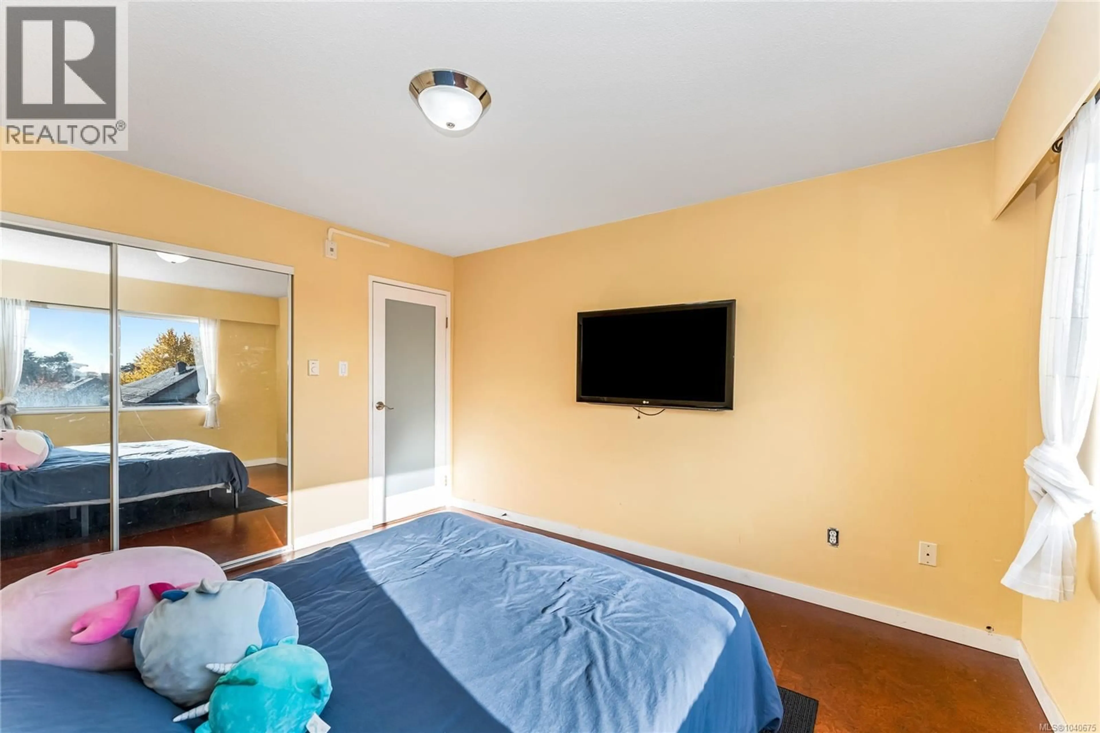 A pic of a room for 302 - 1000 MCCLURE STREET, Victoria British Columbia V8V3E9