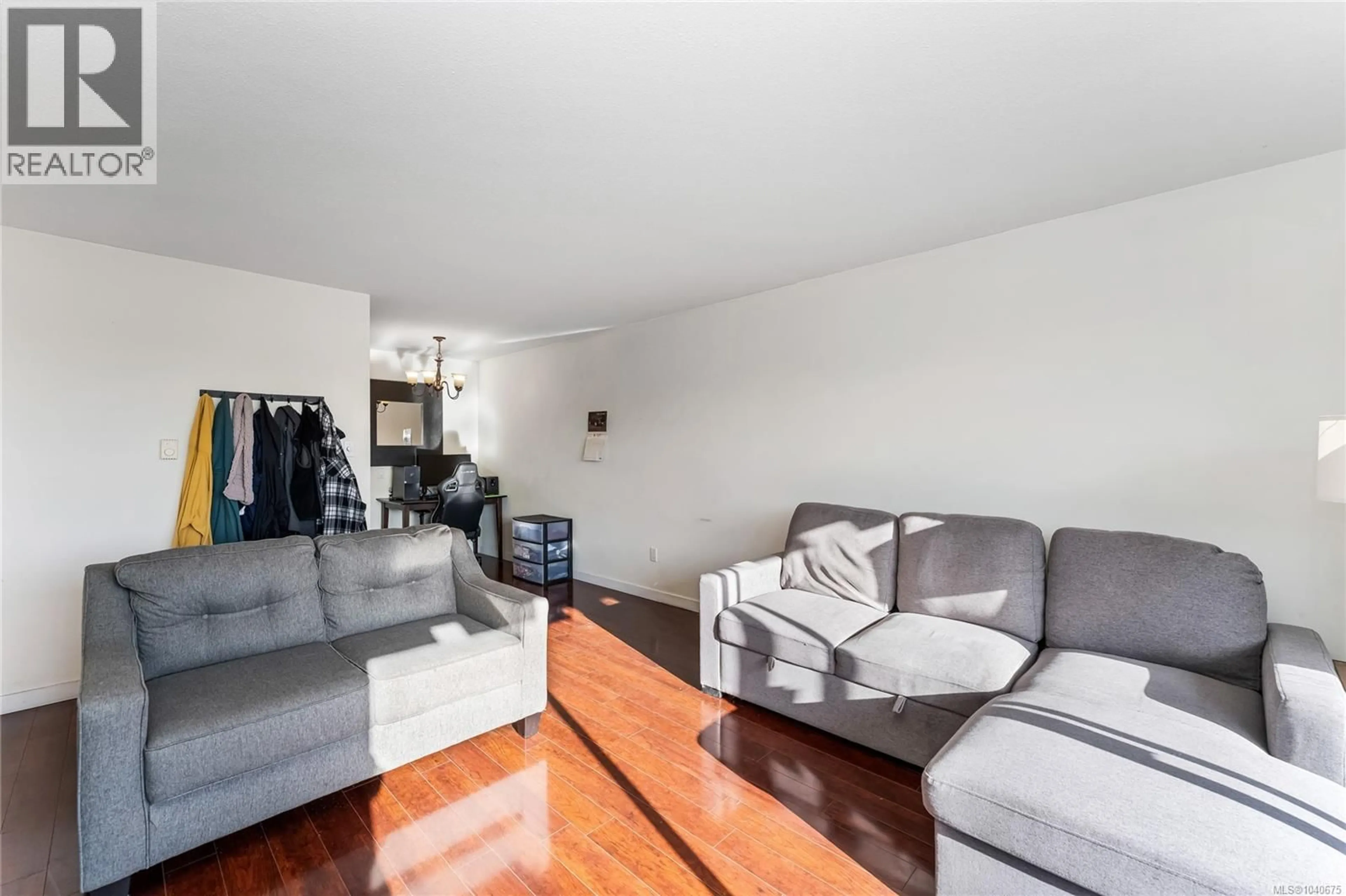 Living room with furniture, unknown for 302 - 1000 MCCLURE STREET, Victoria British Columbia V8V3E9