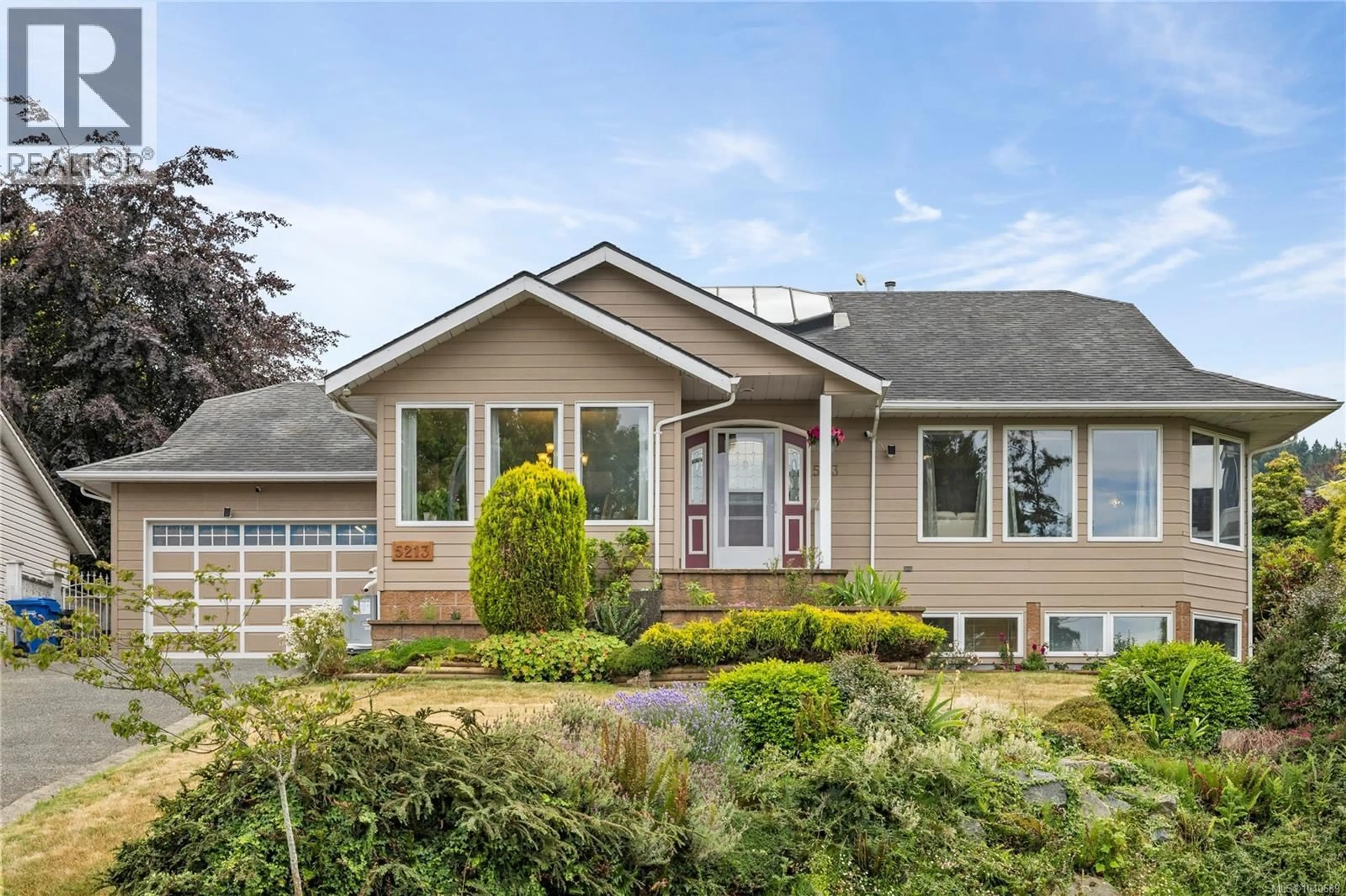 Home with vinyl exterior material, street for 5213 FILLINGER CRESCENT, Nanaimo British Columbia V9V1H7