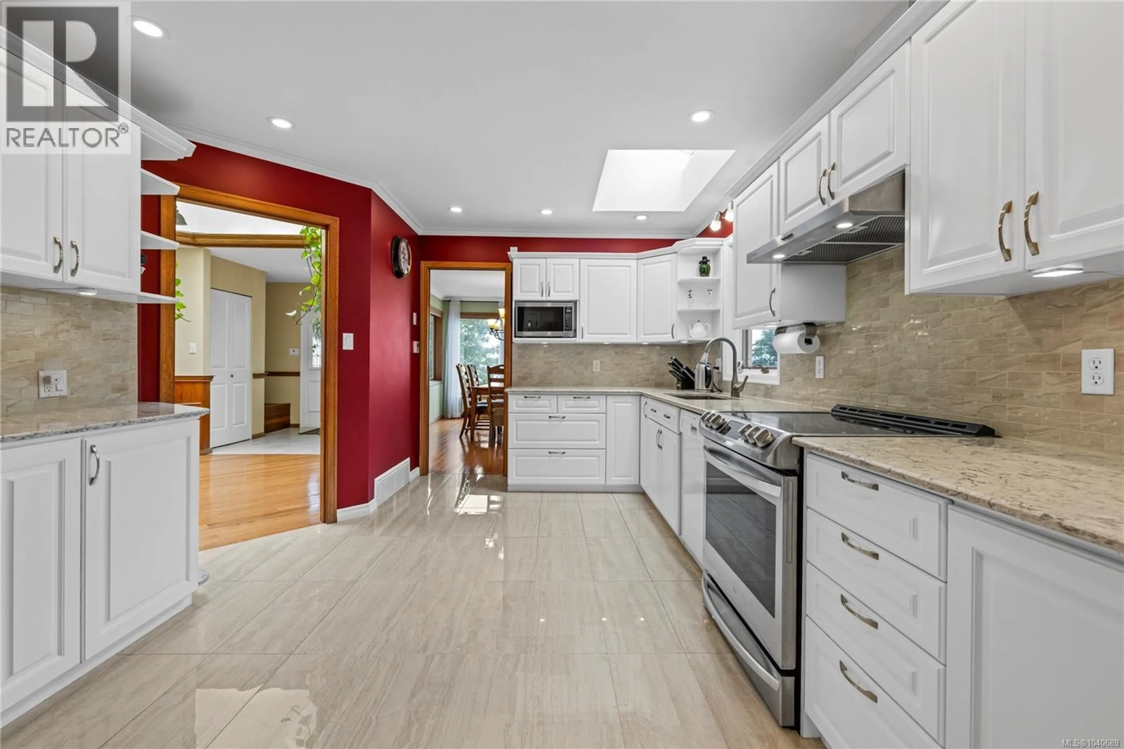Open concept kitchen, ceramic/tile floor for 5213 FILLINGER CRESCENT, Nanaimo British Columbia V9V1H7
