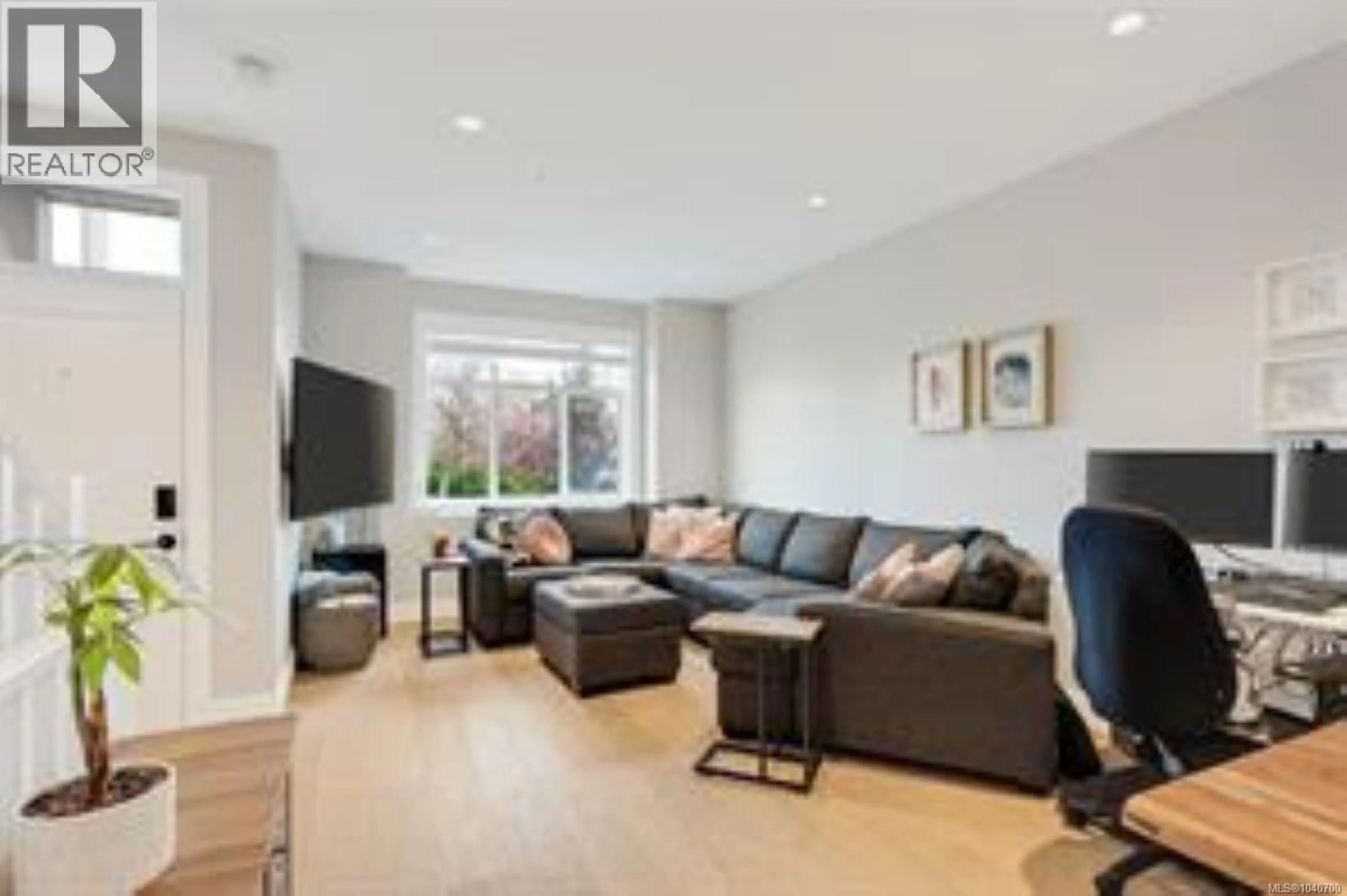 Living room with furniture, unknown for 3 - 10480 RESTHAVEN DRIVE, Sidney British Columbia V8L3H7