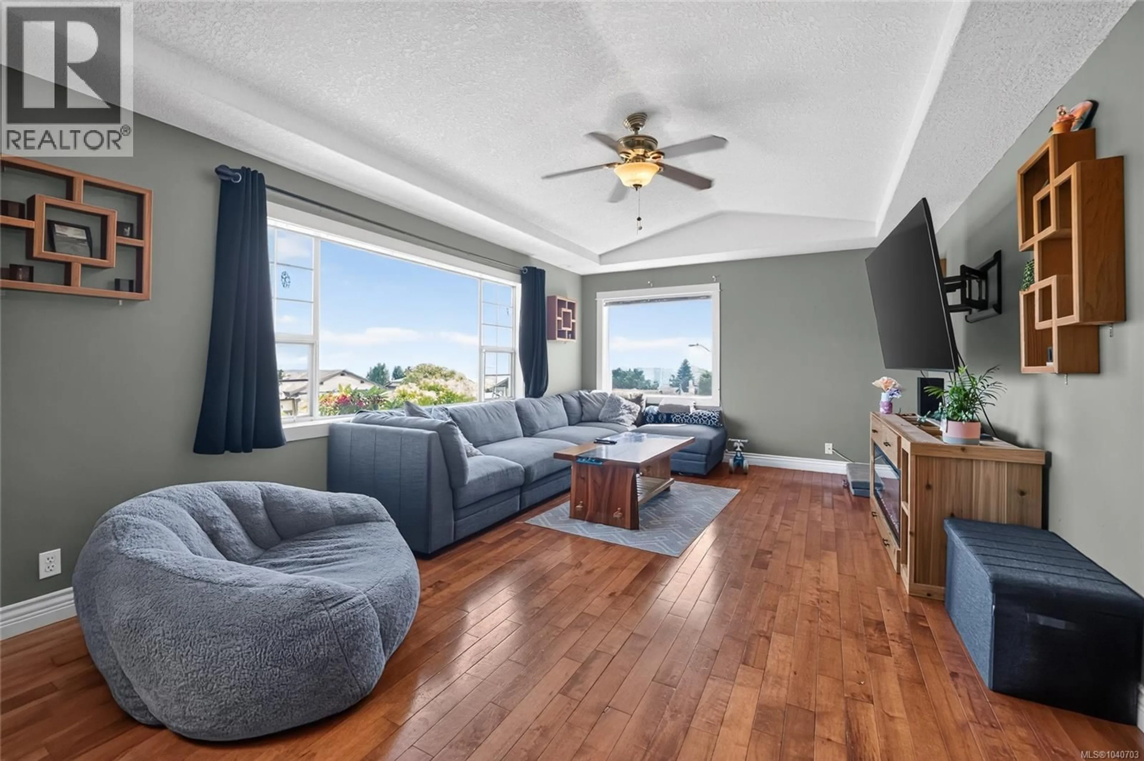 Living room with furniture, unknown for 925 CASSANDRA PLACE, Nanaimo British Columbia V9V1C1
