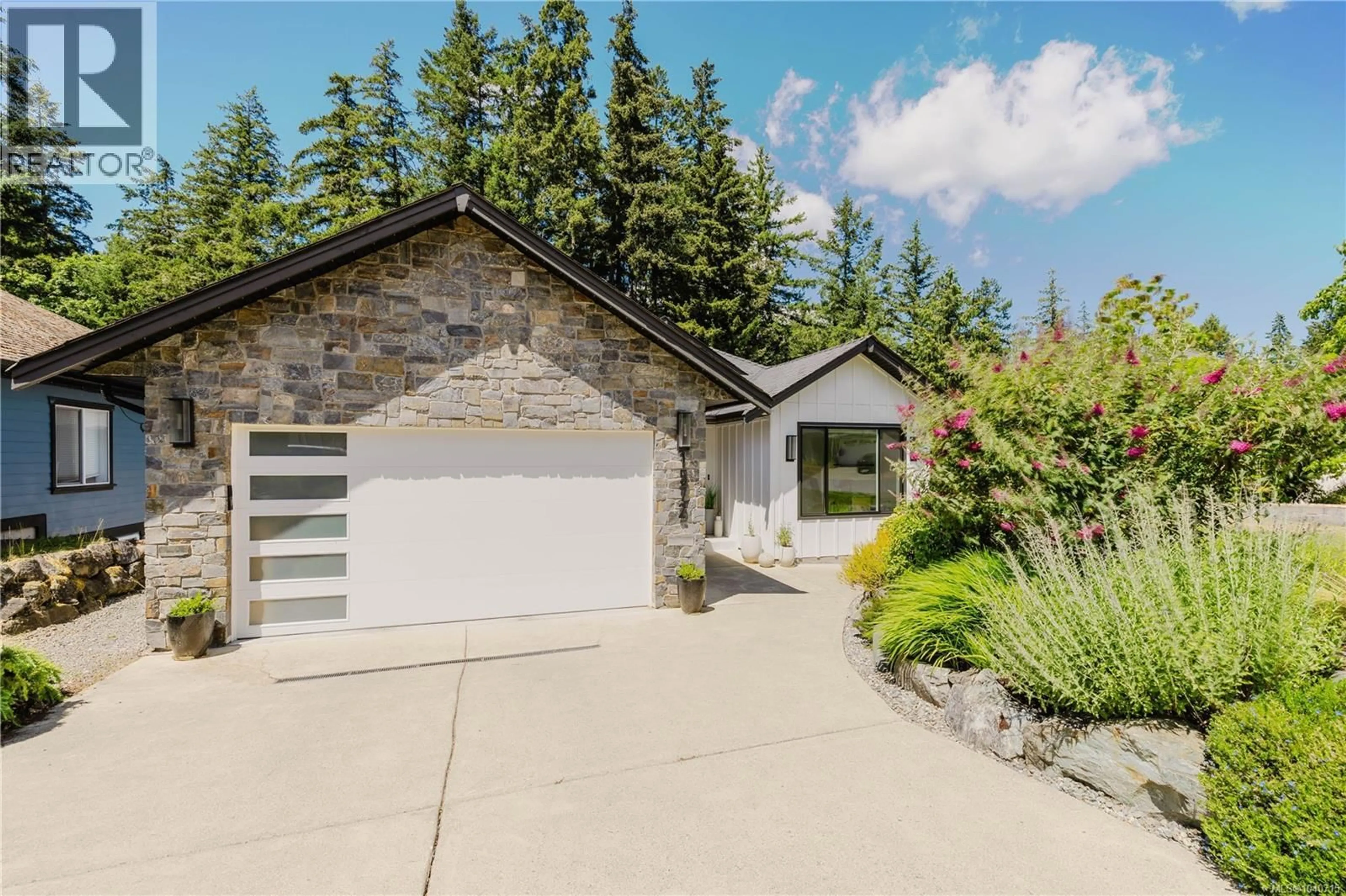 Home with vinyl exterior material, street for 1572 NIMPKISH PLACE, Duncan British Columbia V9L0A6