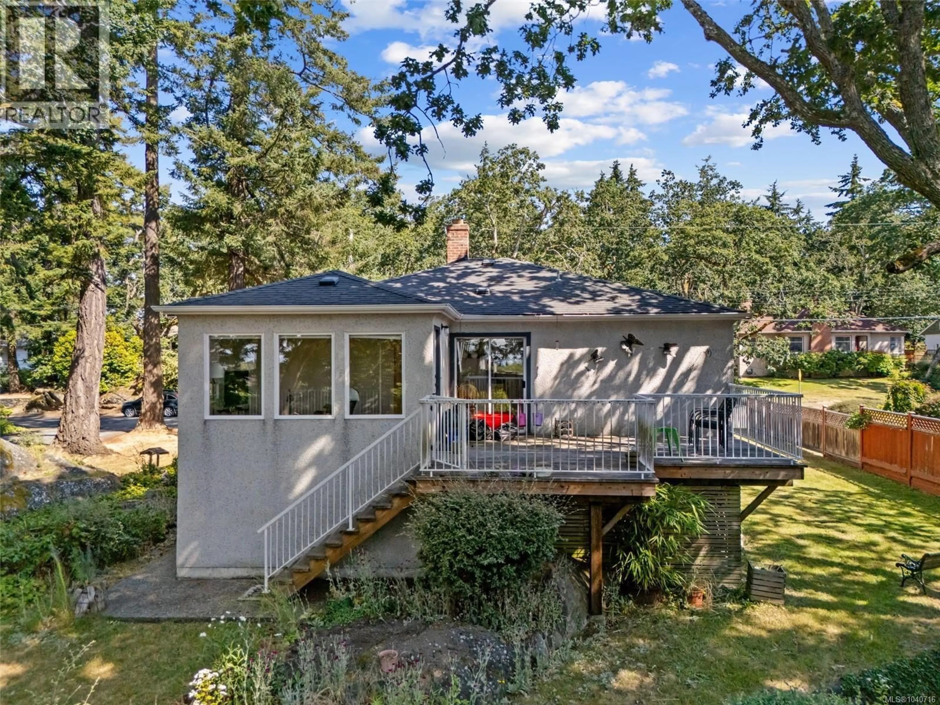Home with vinyl exterior material, unknown for 1193 OLD ESQUIMALT ROAD, Esquimalt British Columbia V9A4X7