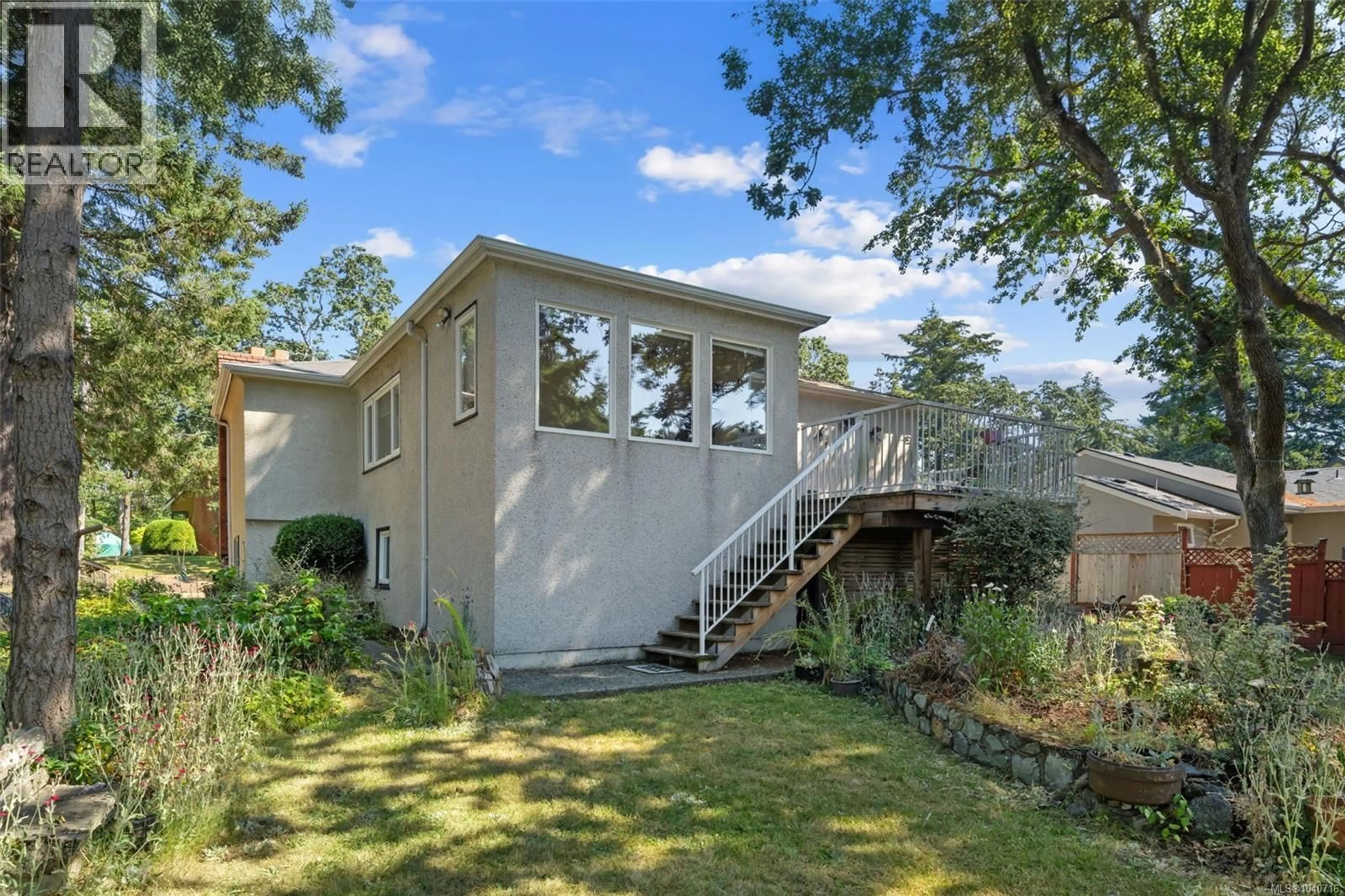 A pic from outside/outdoor area/front of a property/back of a property/a pic from drone, unknown for 1193 OLD ESQUIMALT ROAD, Esquimalt British Columbia V9A4X7