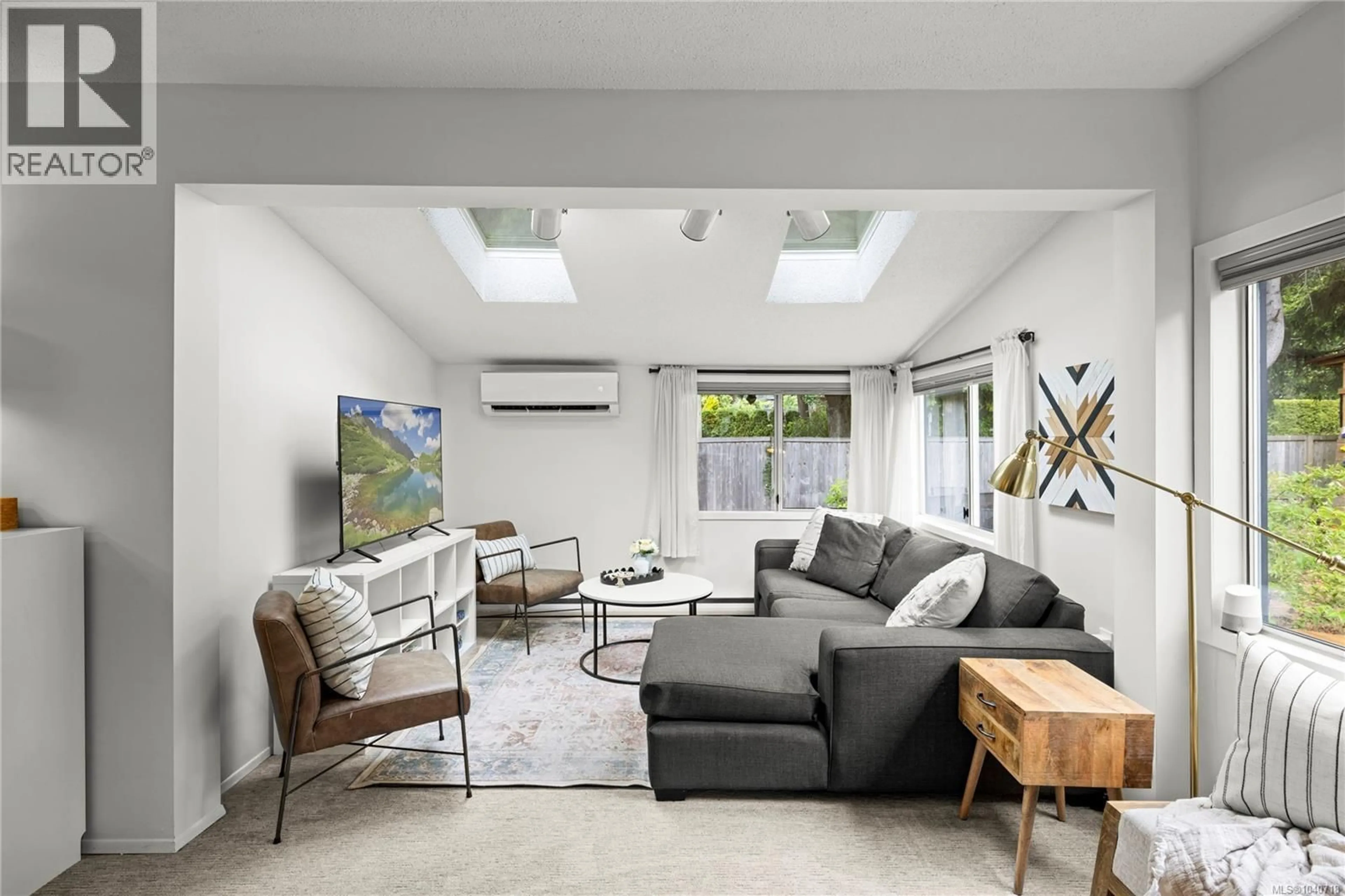 Living room with furniture, unknown for 7435 LANTZVILLE ROAD, Lantzville British Columbia V0R2H0