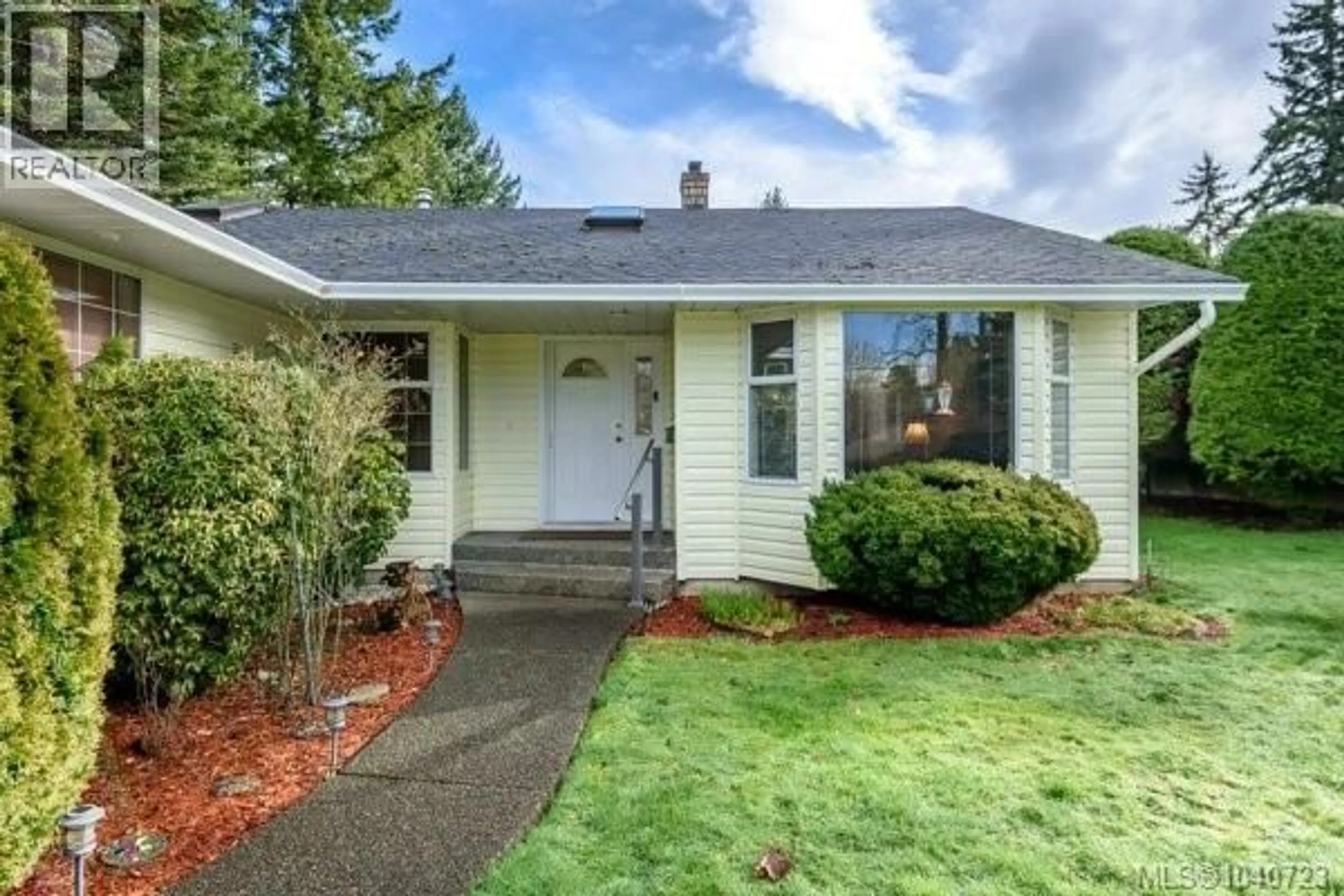 Home with vinyl exterior material, street for 4994 ADRIAN ROAD, Courtenay British Columbia V9N6T8