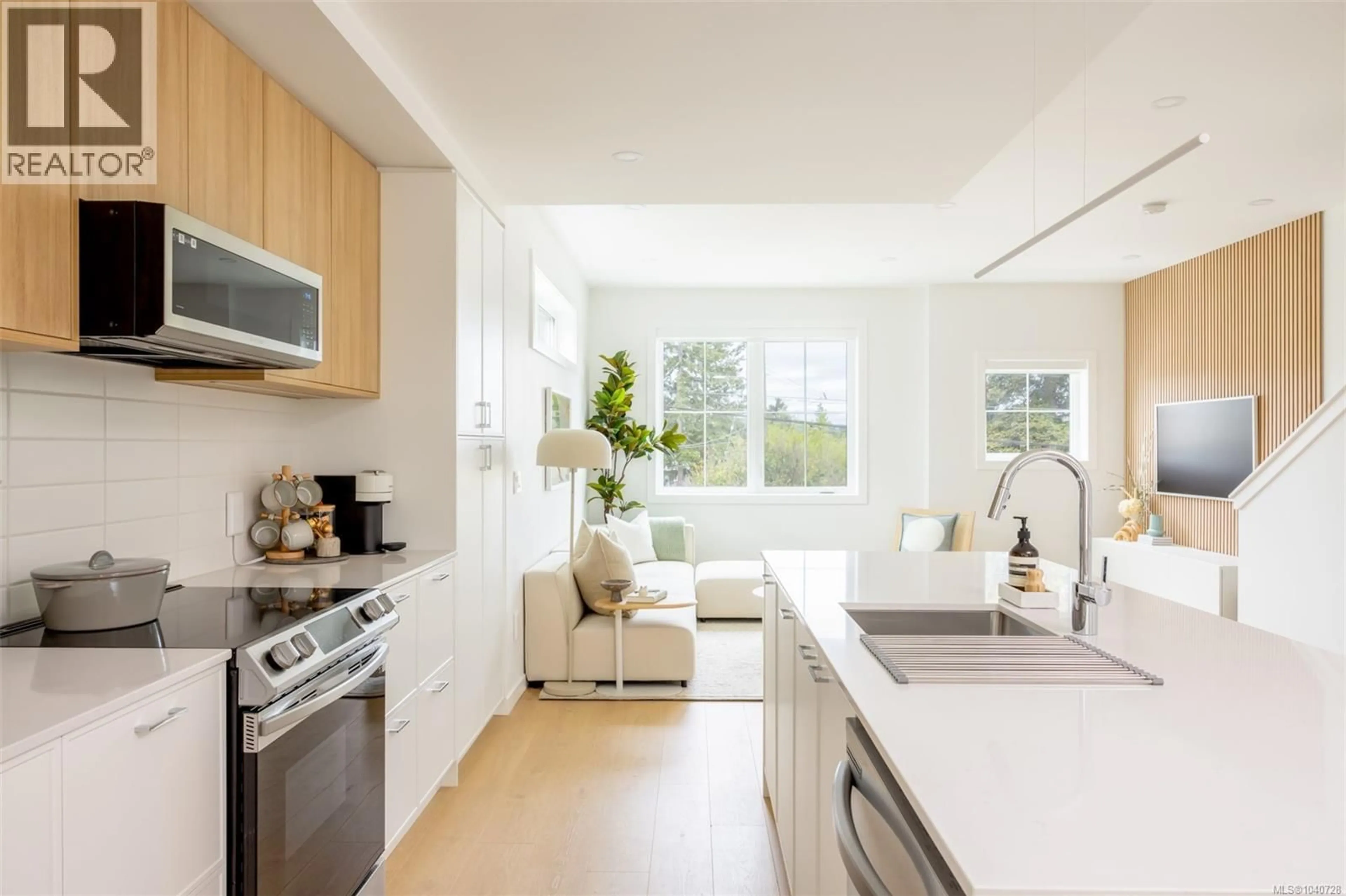Open concept kitchen, unknown for TH10 - 3450 WHITTIER AVENUE, Saanich British Columbia V8Z3R2