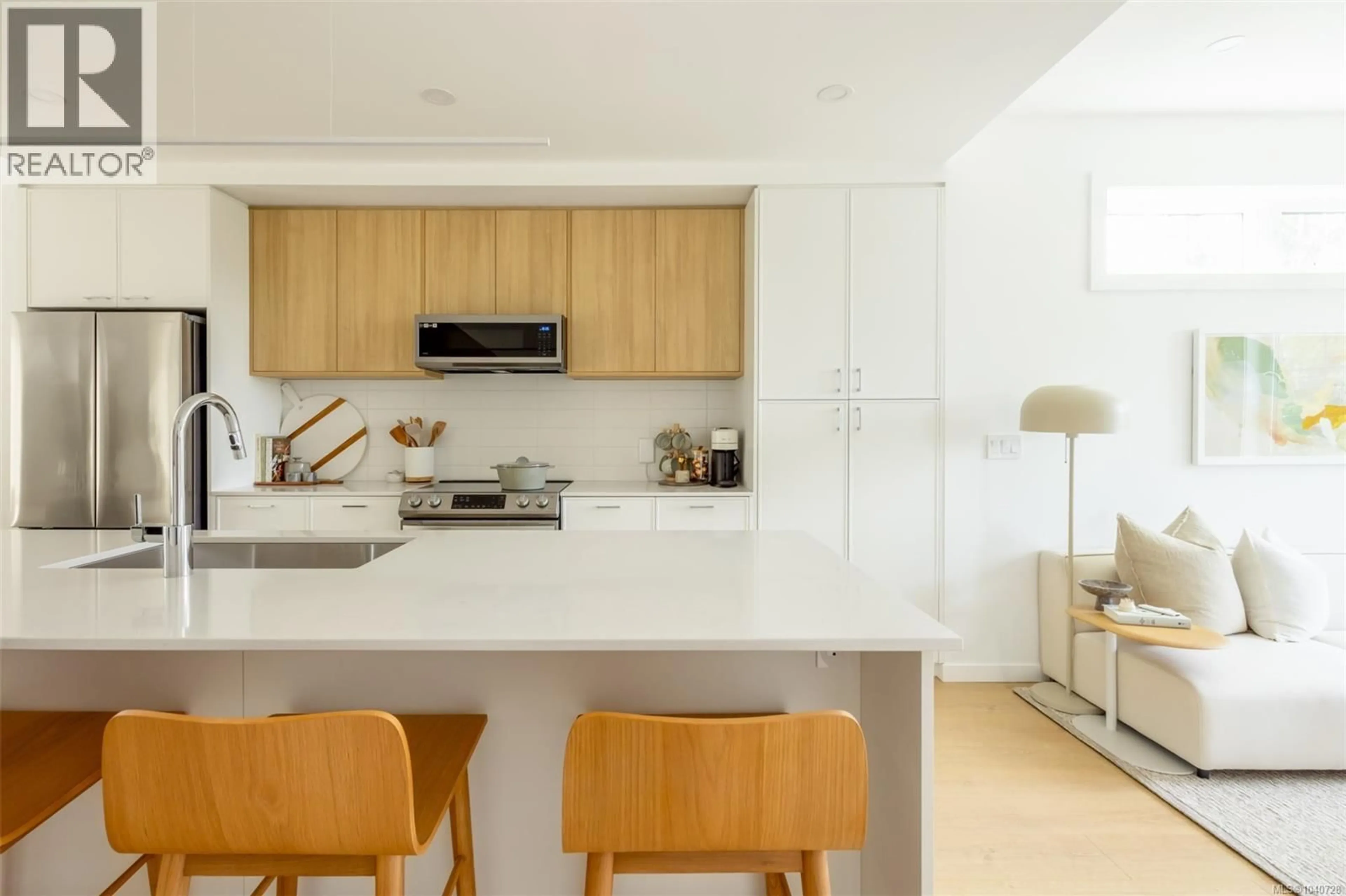 Contemporary kitchen, unknown for TH10 - 3450 WHITTIER AVENUE, Saanich British Columbia V8Z3R2