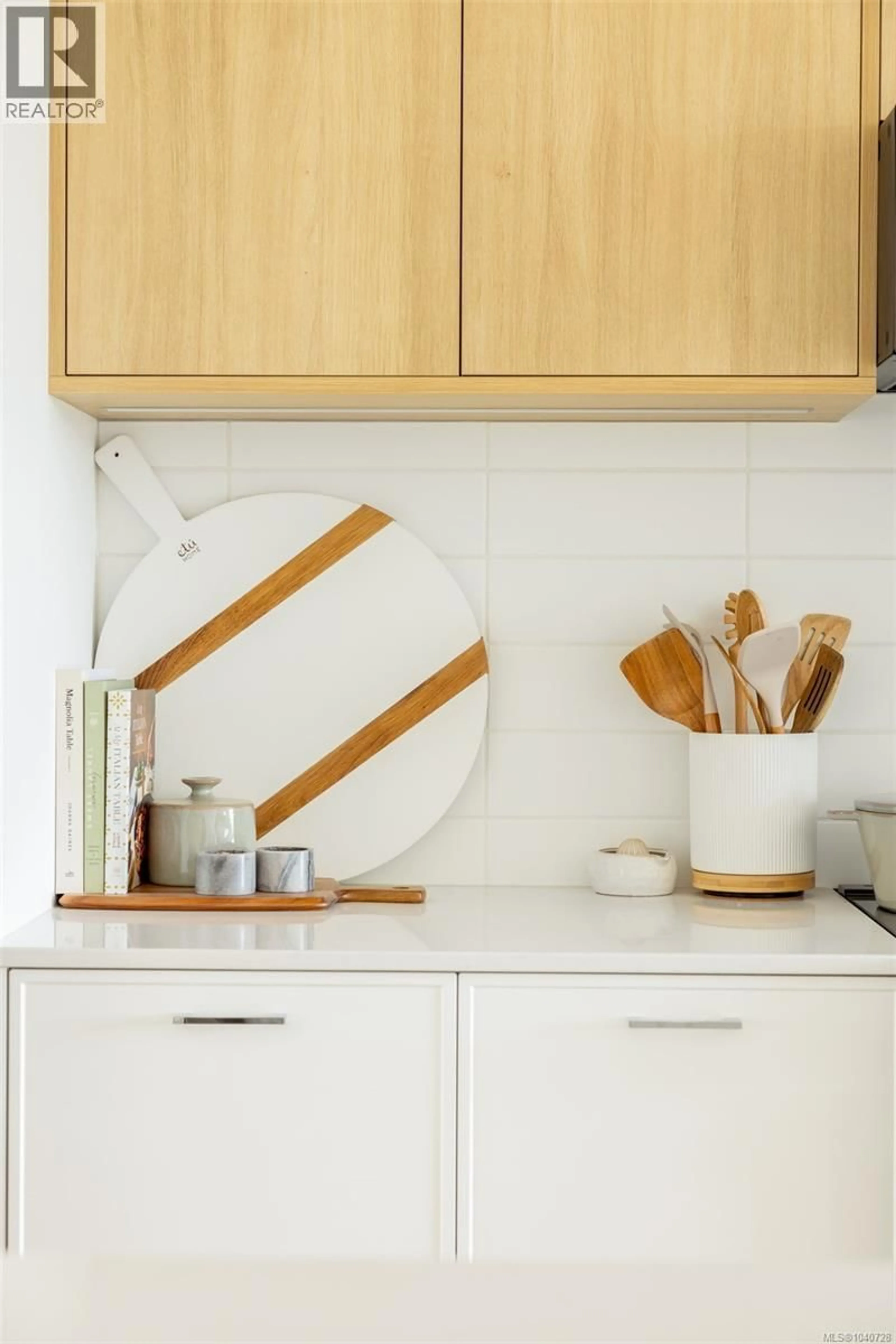 Contemporary kitchen, unknown for TH10 - 3450 WHITTIER AVENUE, Saanich British Columbia V8Z3R2