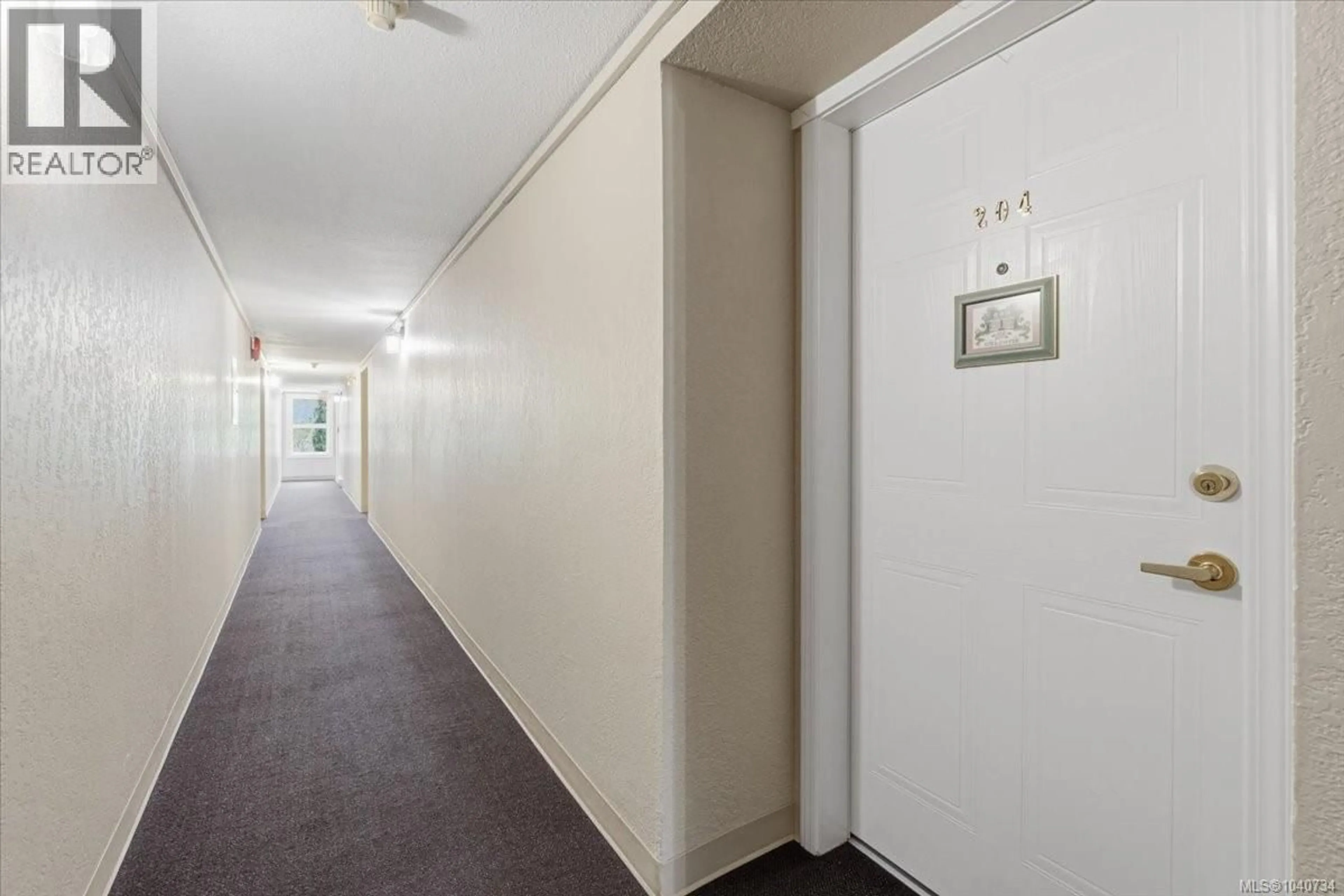 Indoor foyer for 204 - 4701 UPLANDS DRIVE, Nanaimo British Columbia V9T5Y2