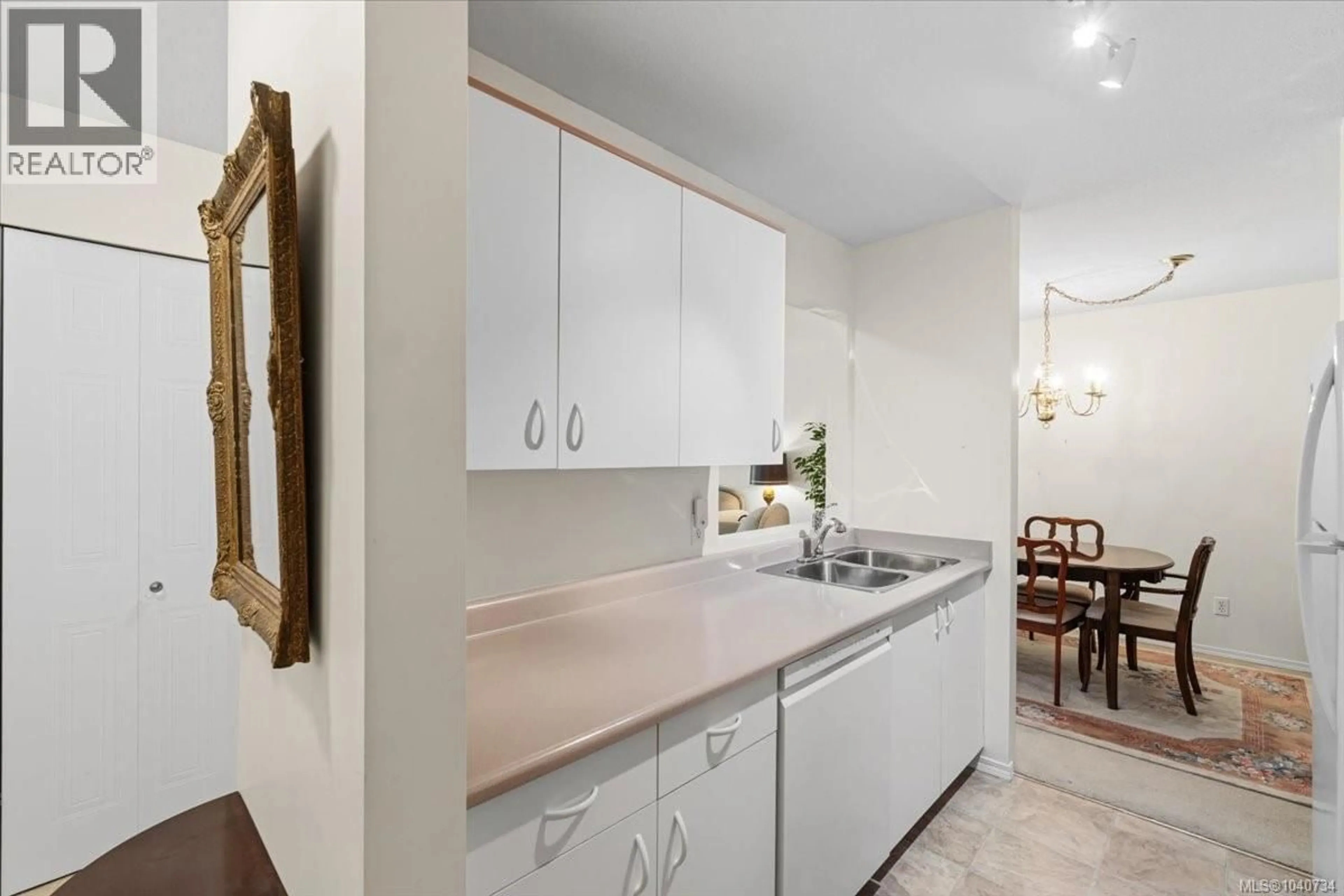 Standard kitchen, ceramic/tile floor for 204 - 4701 UPLANDS DRIVE, Nanaimo British Columbia V9T5Y2