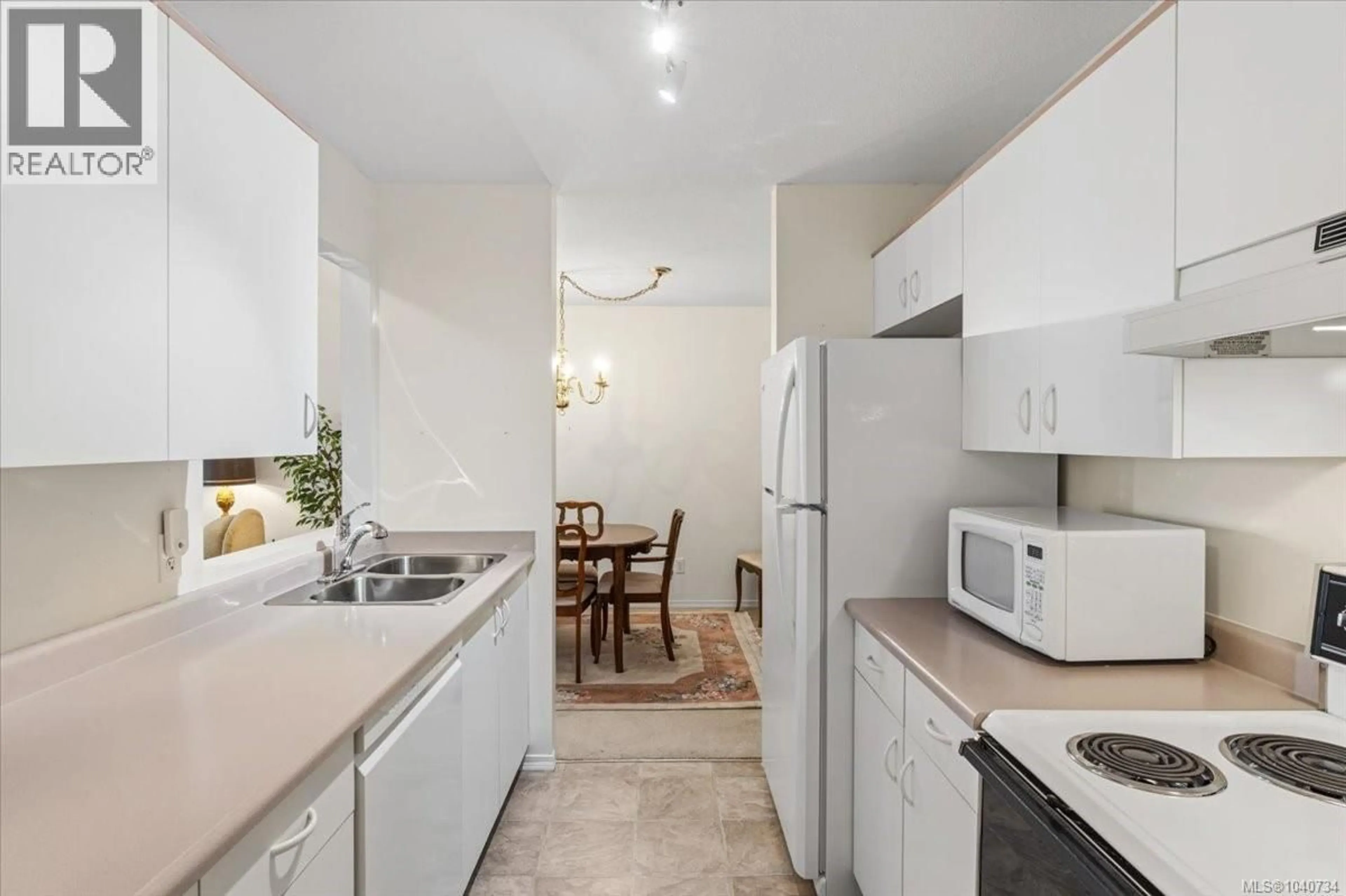 Standard kitchen, unknown for 204 - 4701 UPLANDS DRIVE, Nanaimo British Columbia V9T5Y2