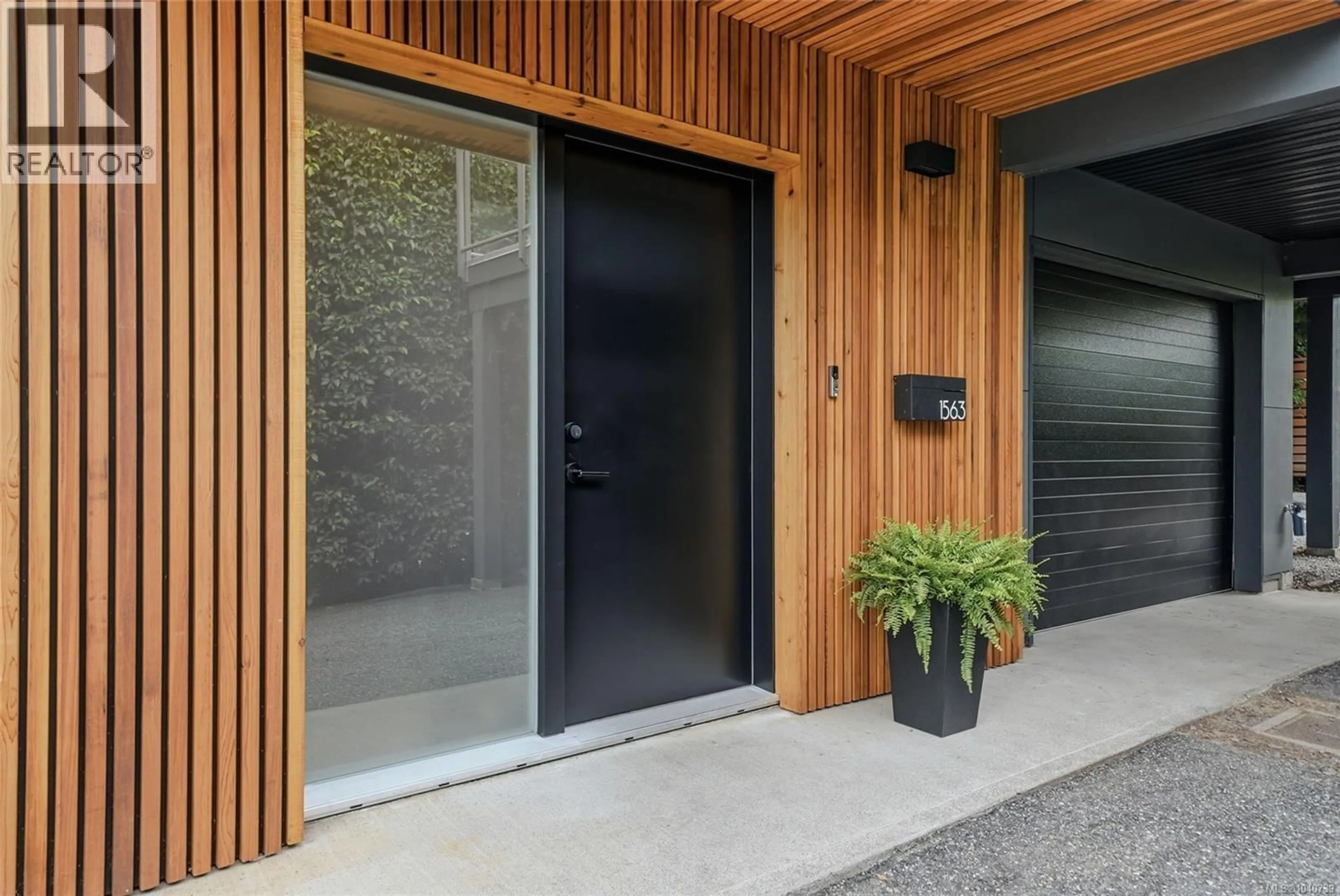 Indoor entryway for 1563 SHERWOOD DRIVE, Nanaimo British Columbia V9T1H1