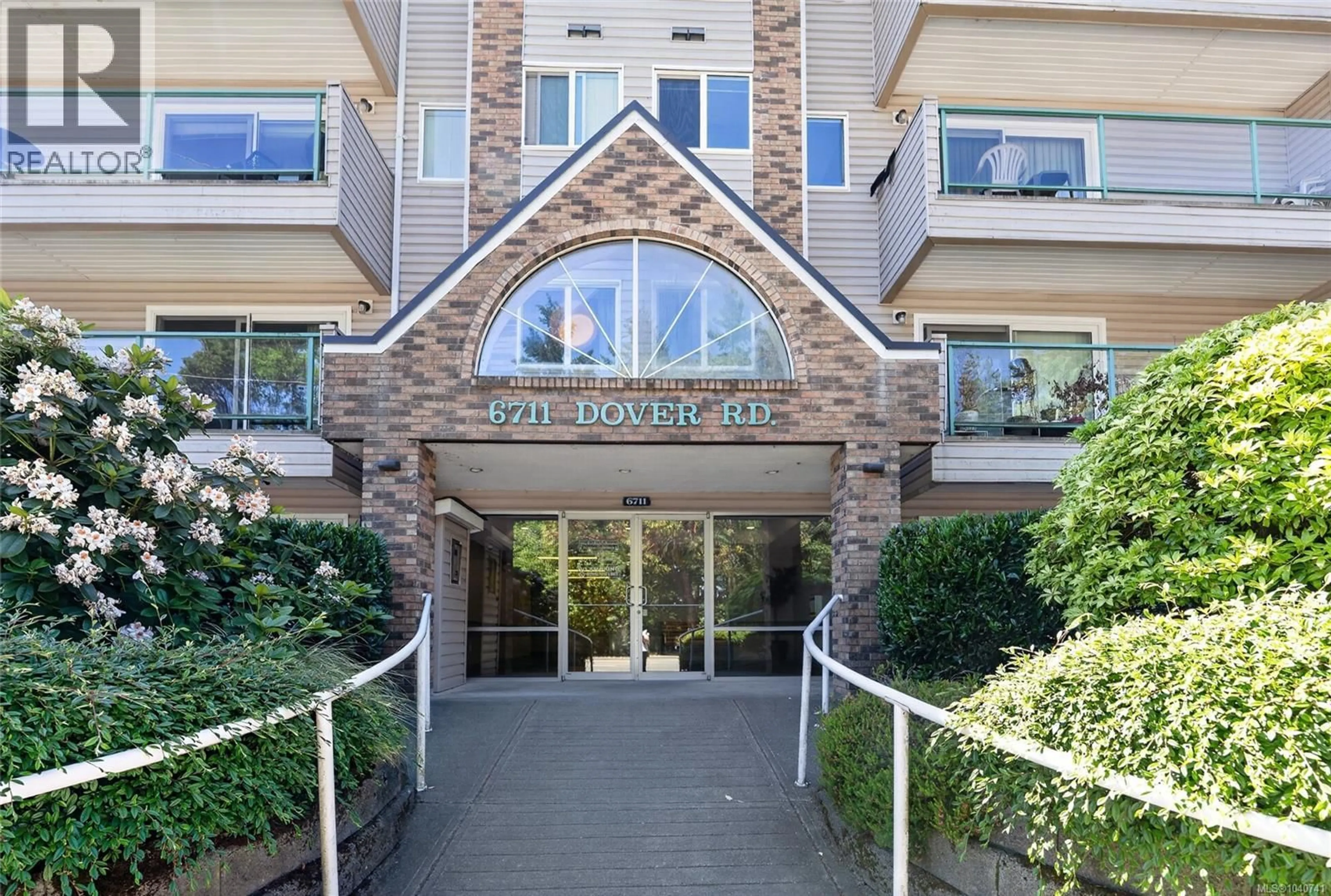 Indoor foyer for 127 - 6711 DOVER ROAD, Nanaimo British Columbia V9V1L9