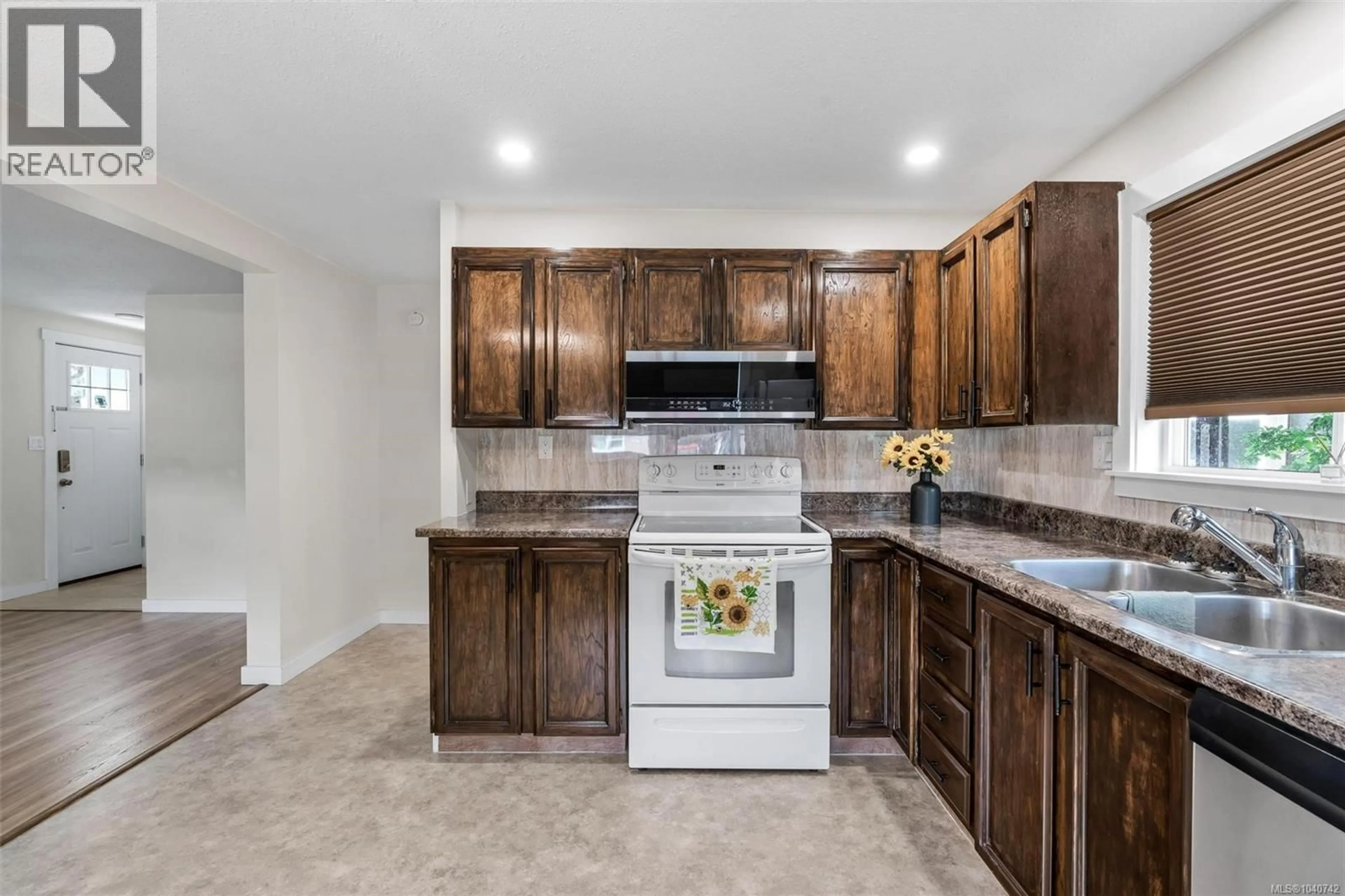 Standard kitchen, ceramic/tile floor for 454 - 2885 BOYS ROAD, Duncan British Columbia V9L4Y9